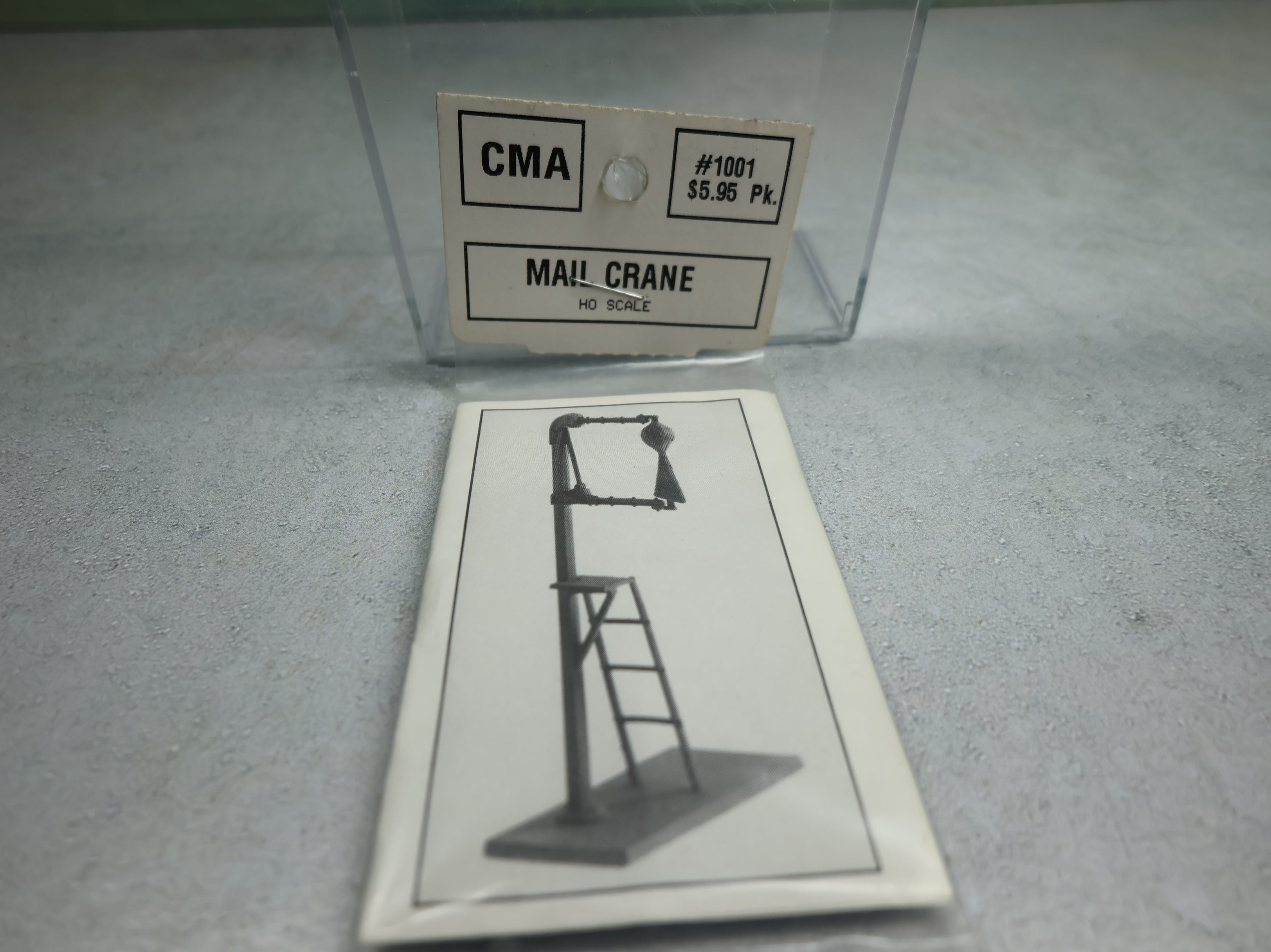 CMA 1001 HO Scale Mail Crane