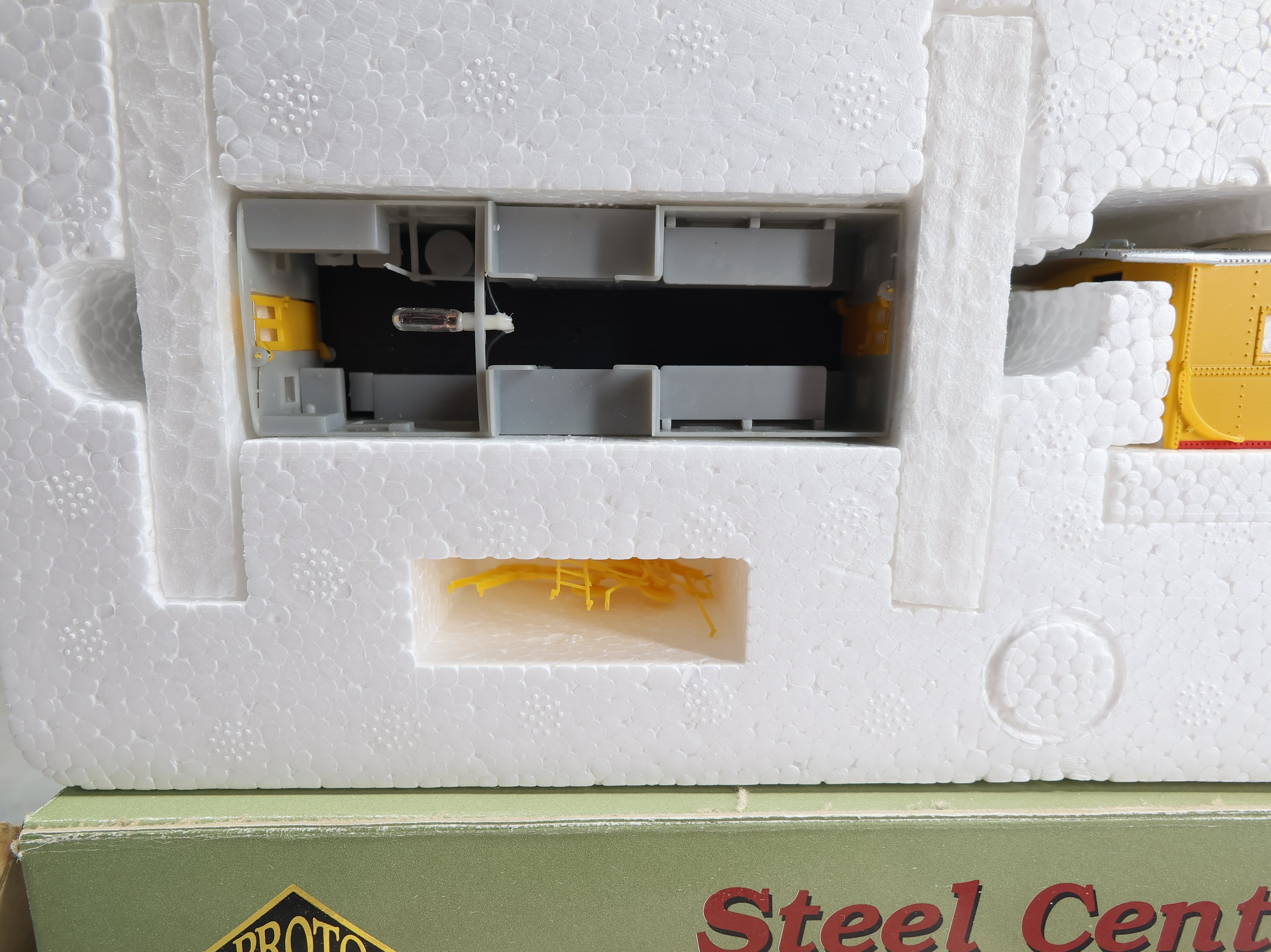 USED Life-Like 8271 HO Scale Steel Center Cupola Caboose Chesapeake and Ohio #90353 KIT