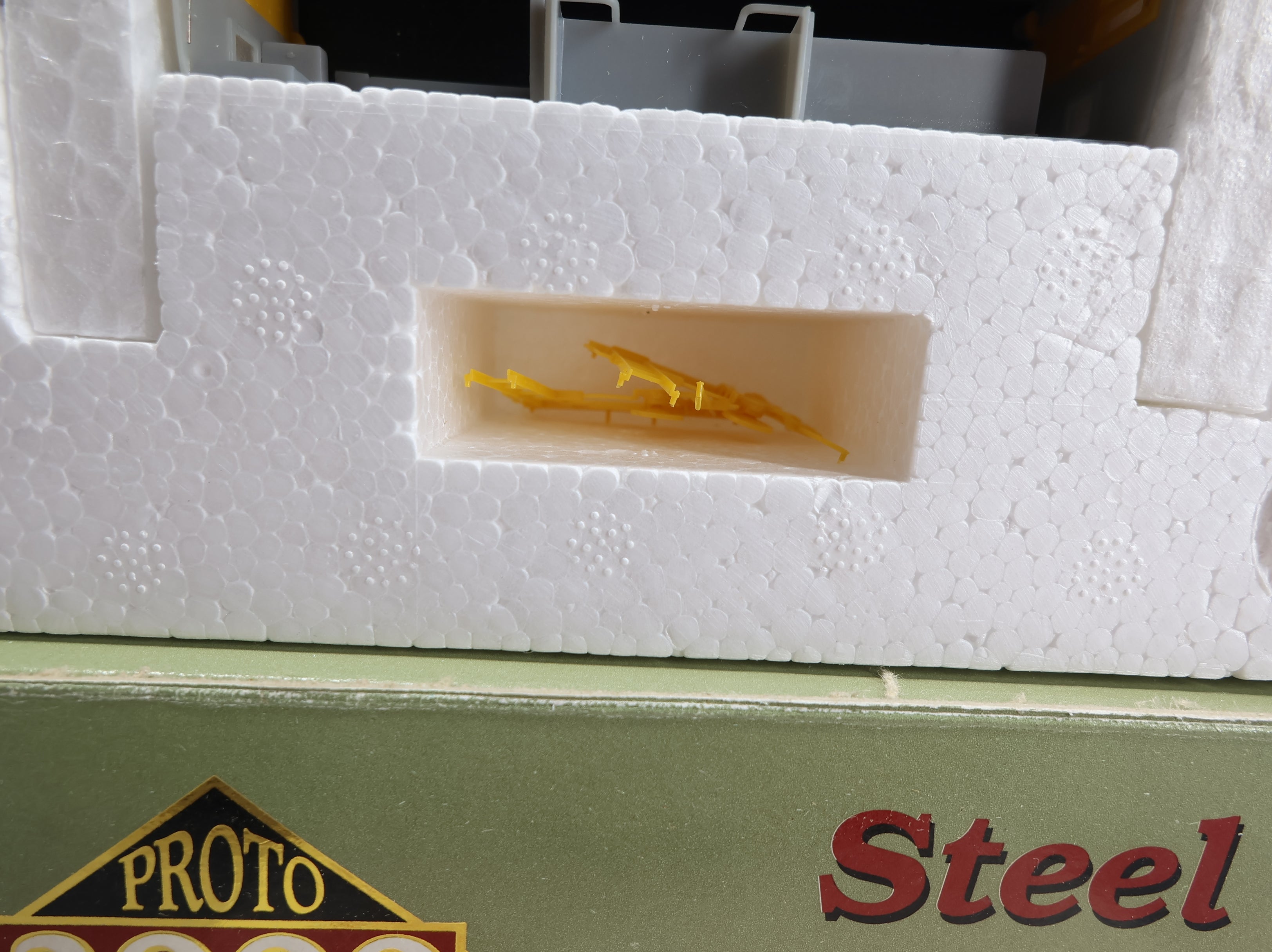 USED Life-Like 8271 HO Scale Steel Center Cupola Caboose Chesapeake and Ohio #90353 KIT