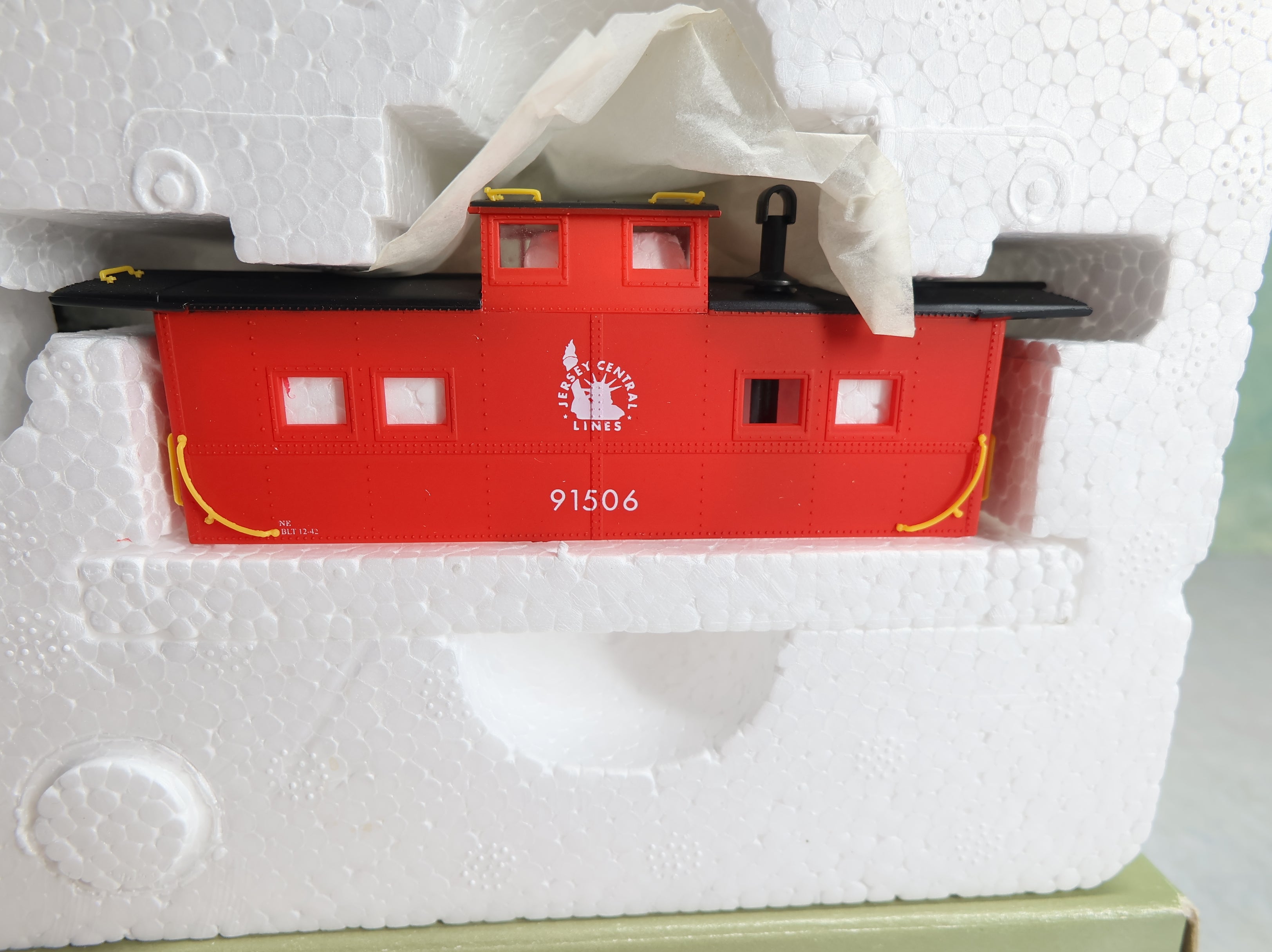 USED Life-Like 8238 HO Scale Steel Center Cupola Caboose Jersey Central #91506 KIT