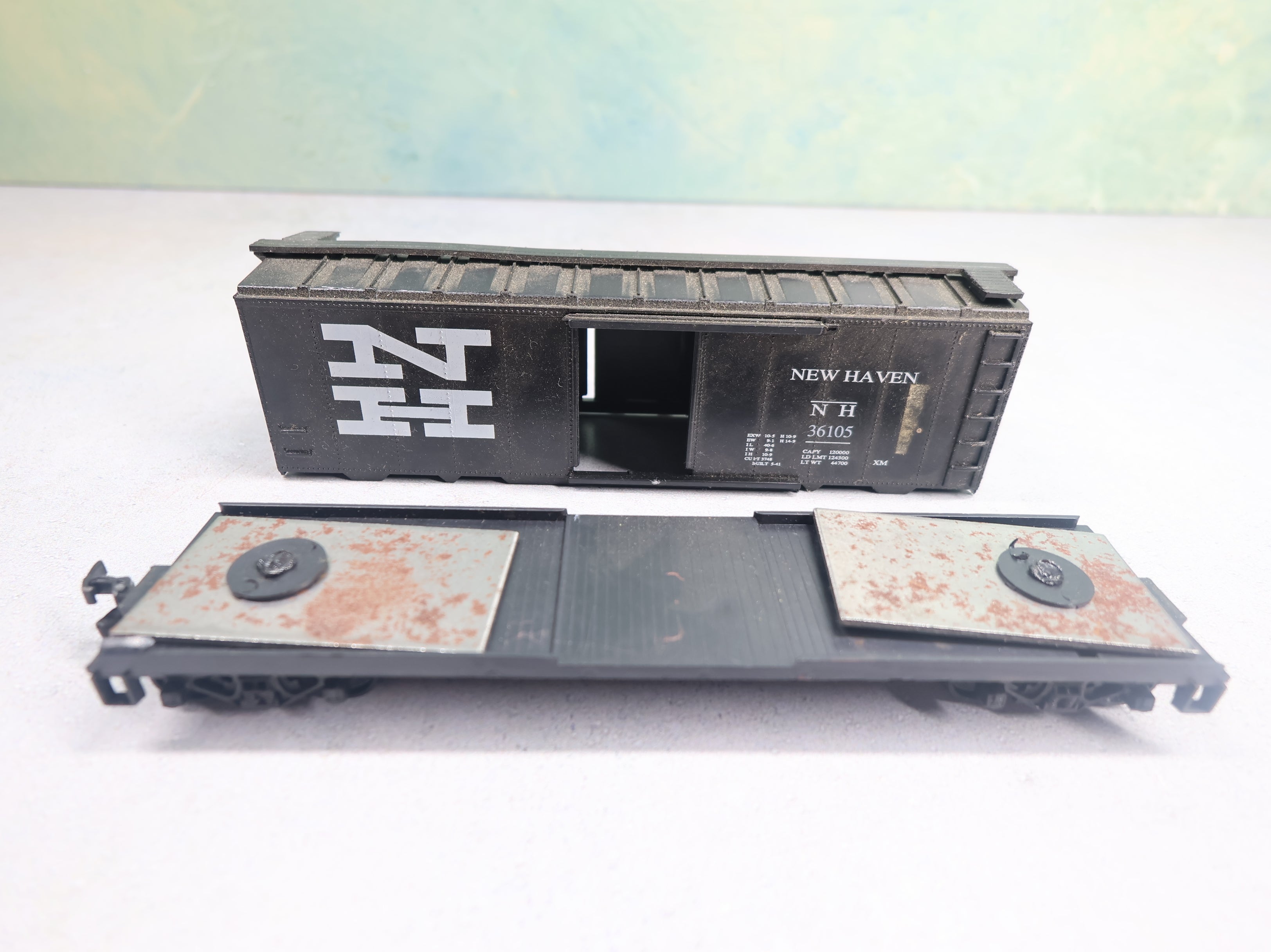 USED Roundhouse HO Scale 40' Steel Box Car New Haven NH #36105