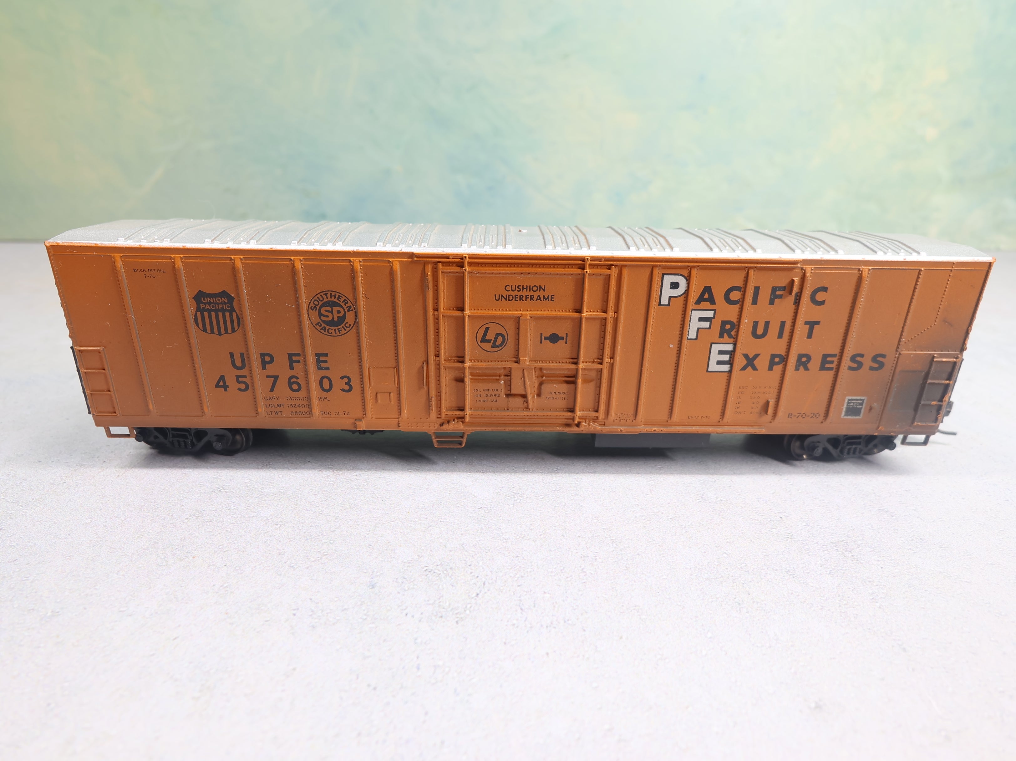 USED Athearn HO Scale 57' Mech Reefer Box Car Pacific Fruit Express UPFE #457603 Weathered
