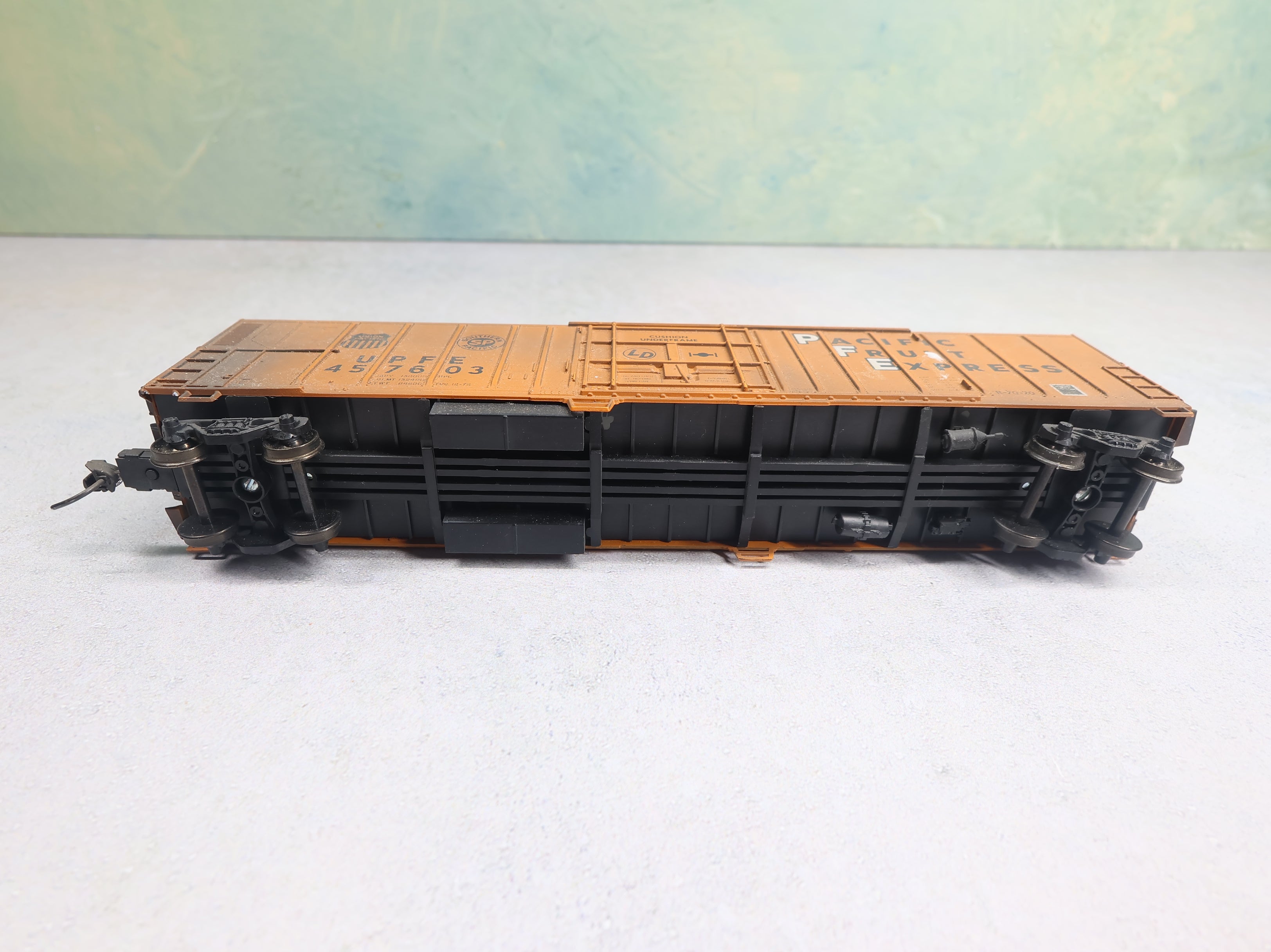 USED Athearn HO Scale 57' Mech Reefer Box Car Pacific Fruit Express UPFE #457603 Weathered
