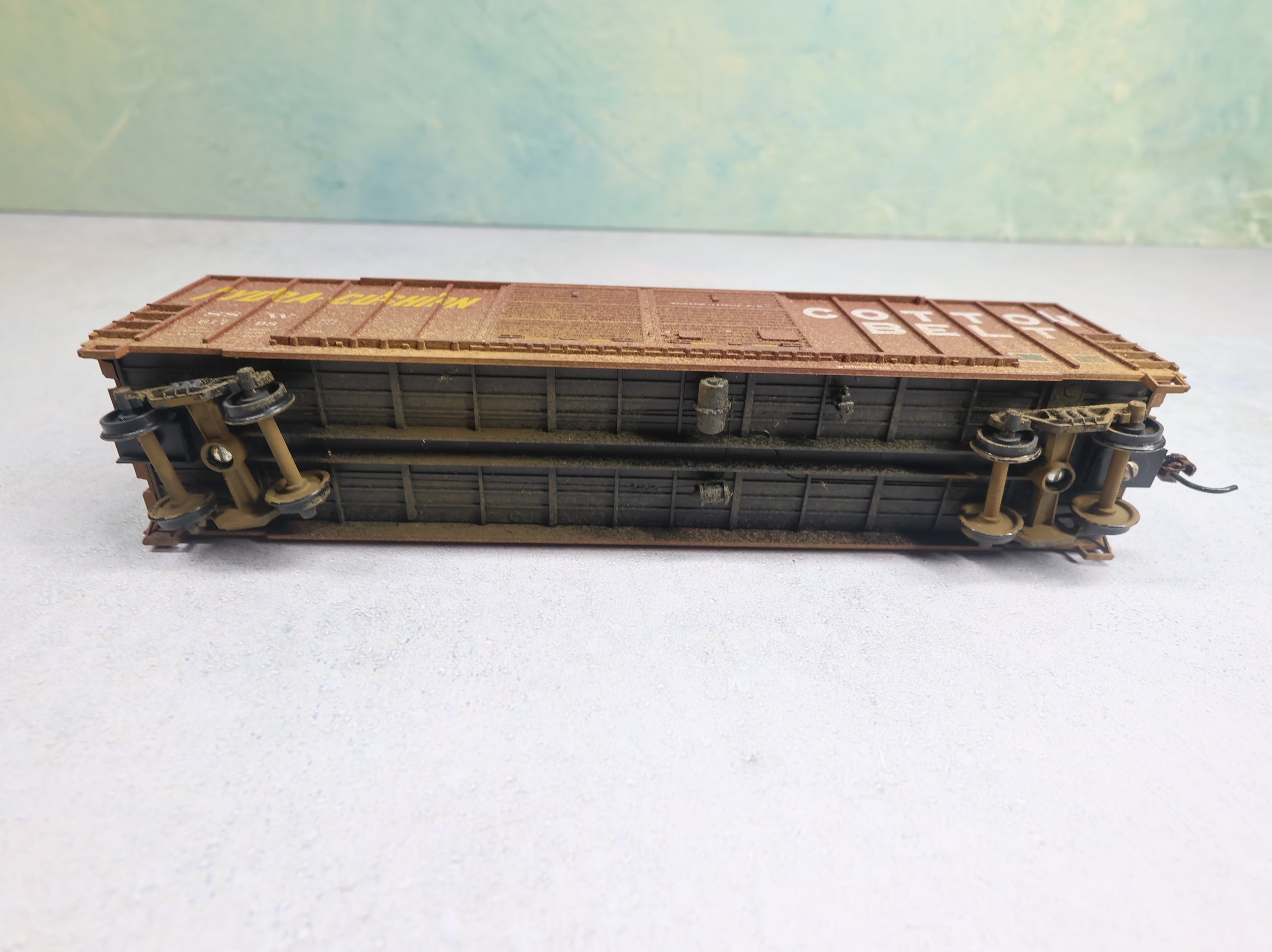 USED Roundhouse HO Scale 50' Hydra Cushion Box Car Cotton Belt SSW #61798 Weathered