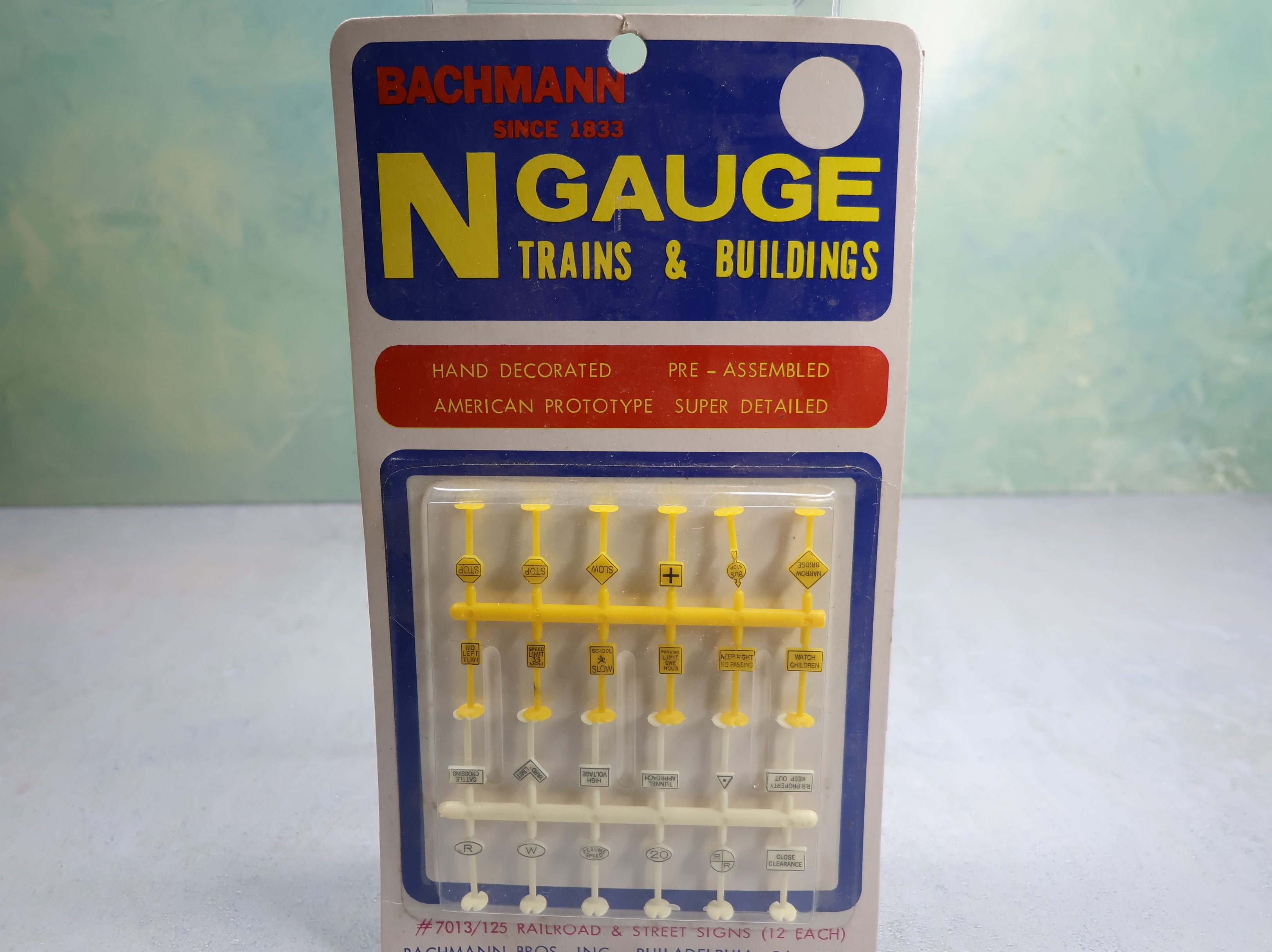 Bachmann 7013 N Scale Railroad & Street Signs (24 pcs)