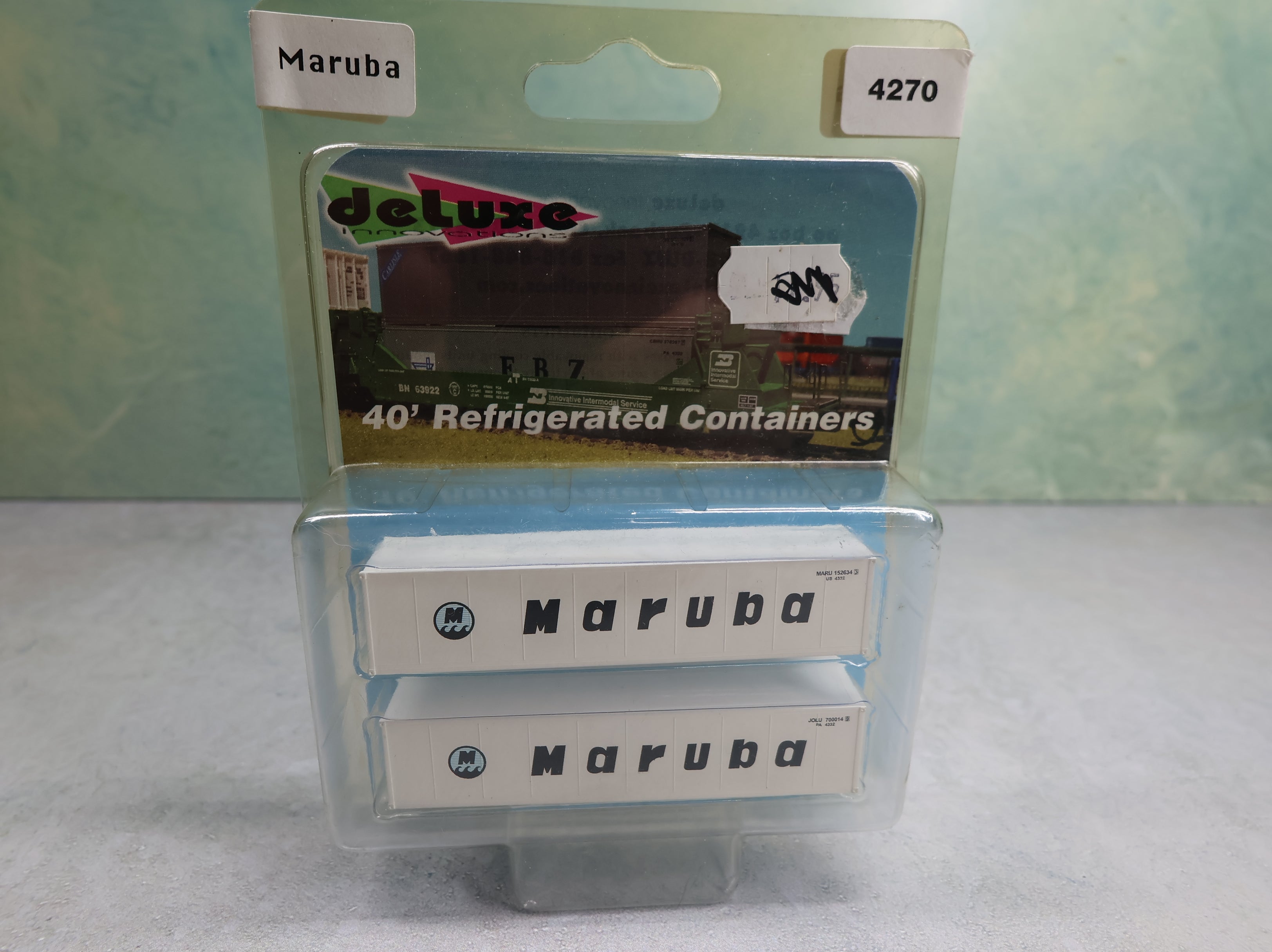 Deluxe 4270 N Scale 40' Refrigerated Containers Maruba (2 pcs)