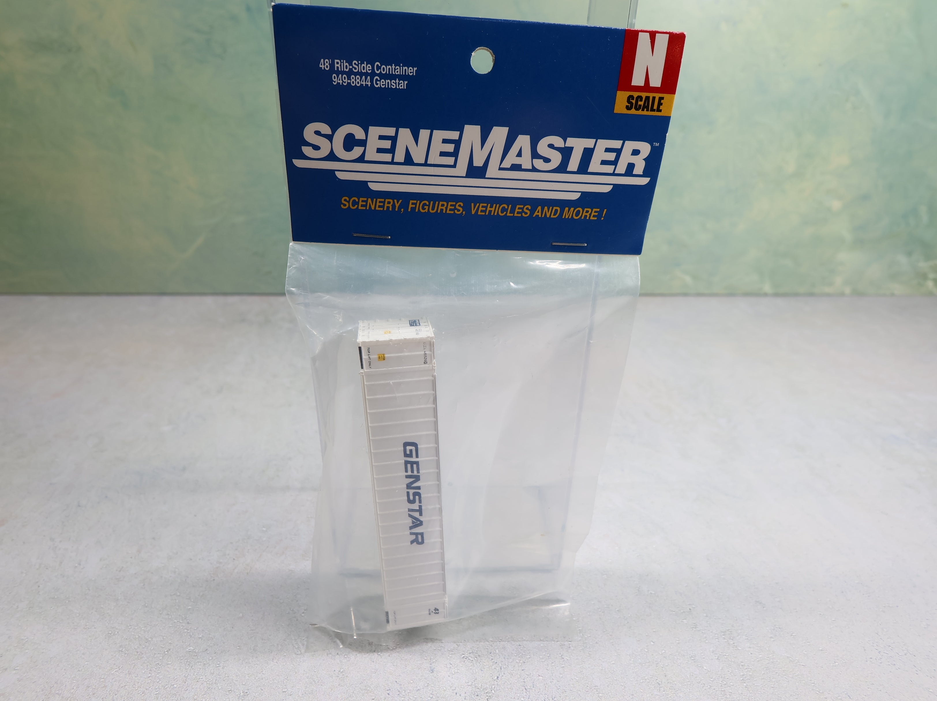 Walthers 949-8844 N Scale 48' Rib-Side Container Genstar