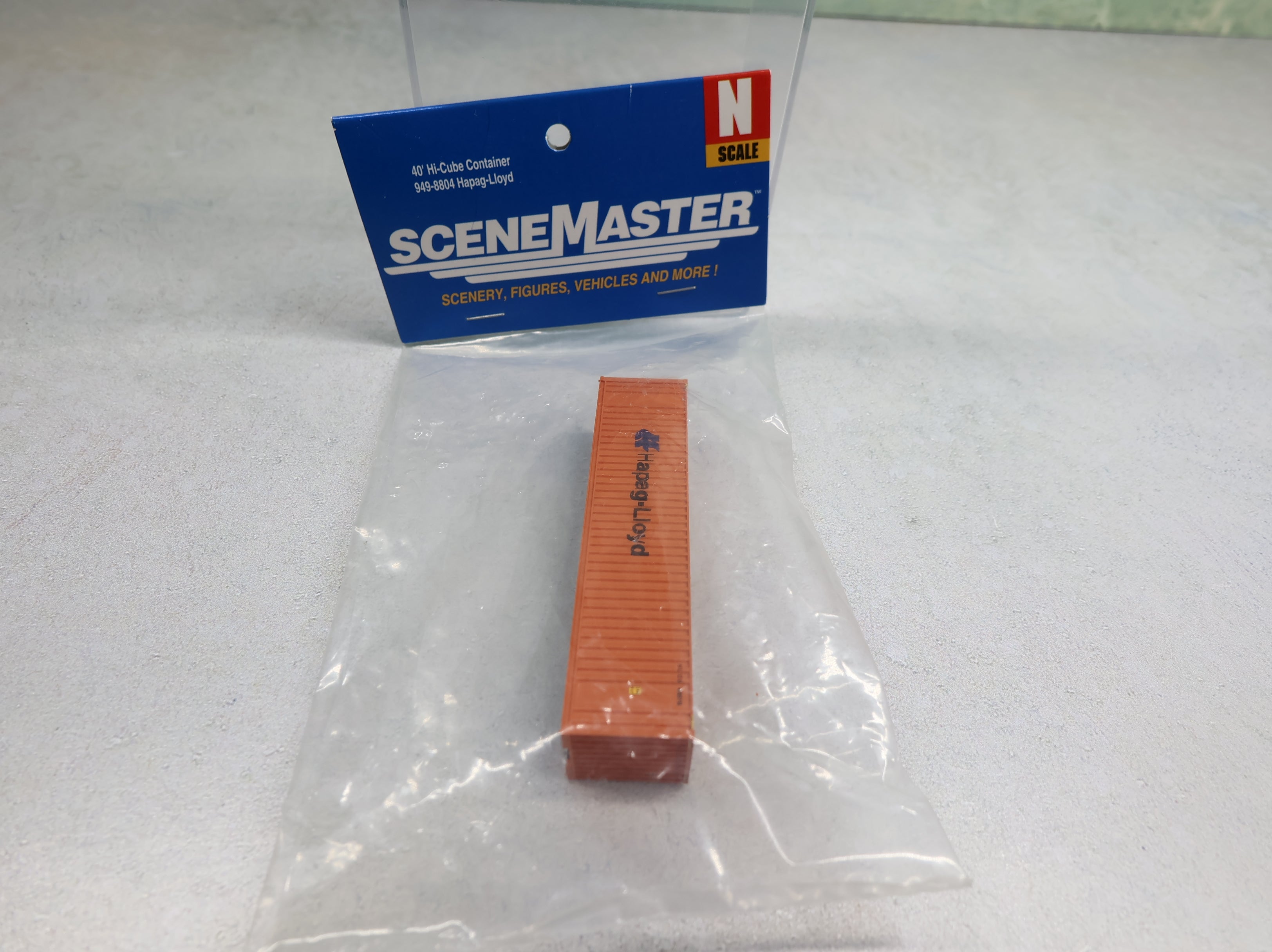 Walthers 949-8804 N Scale 40' Hi-Cube Container Hapag-Lloyd