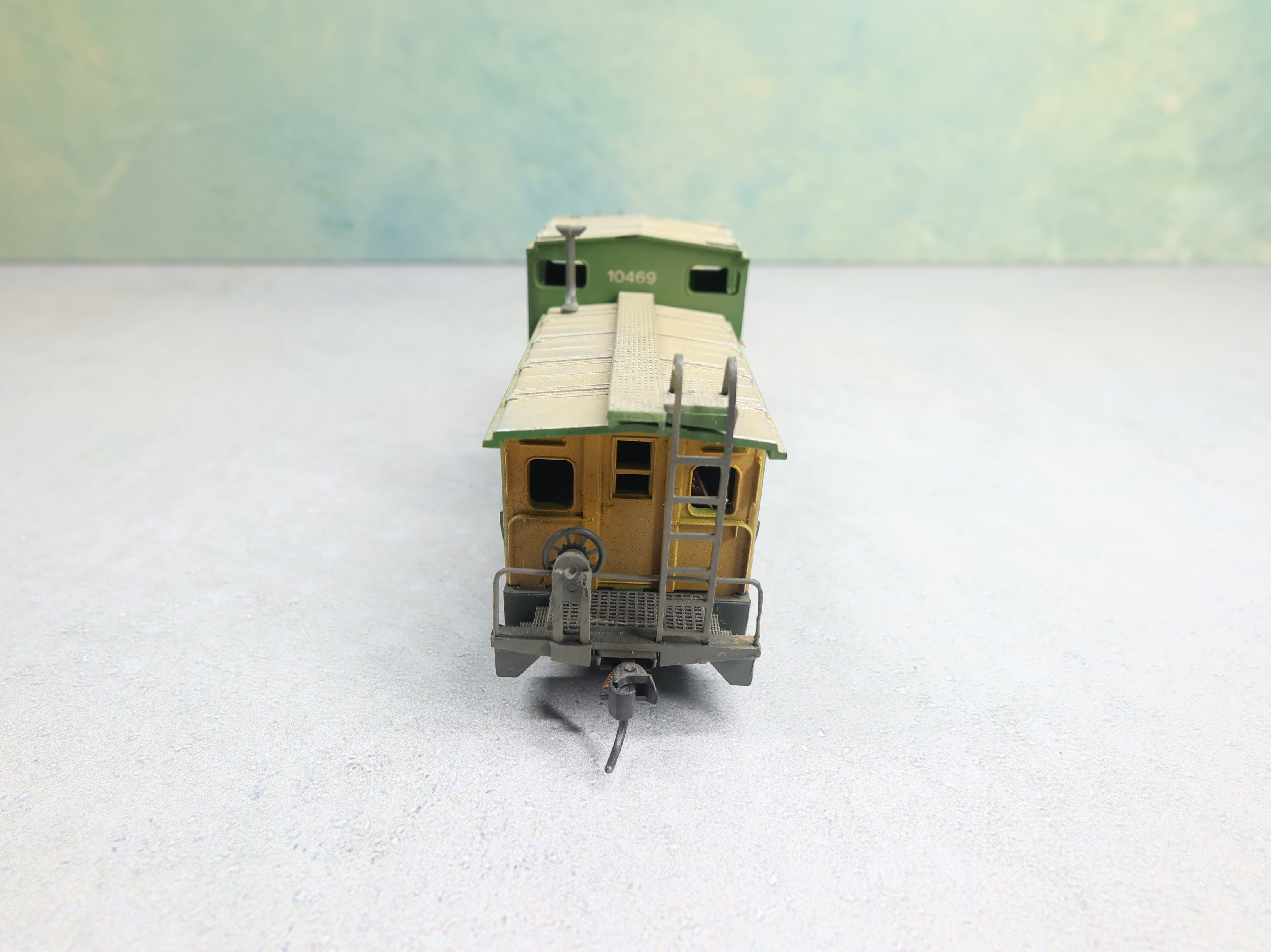 USED Athearn HO Scale Caboose Burlington Northern #10469 Weathered