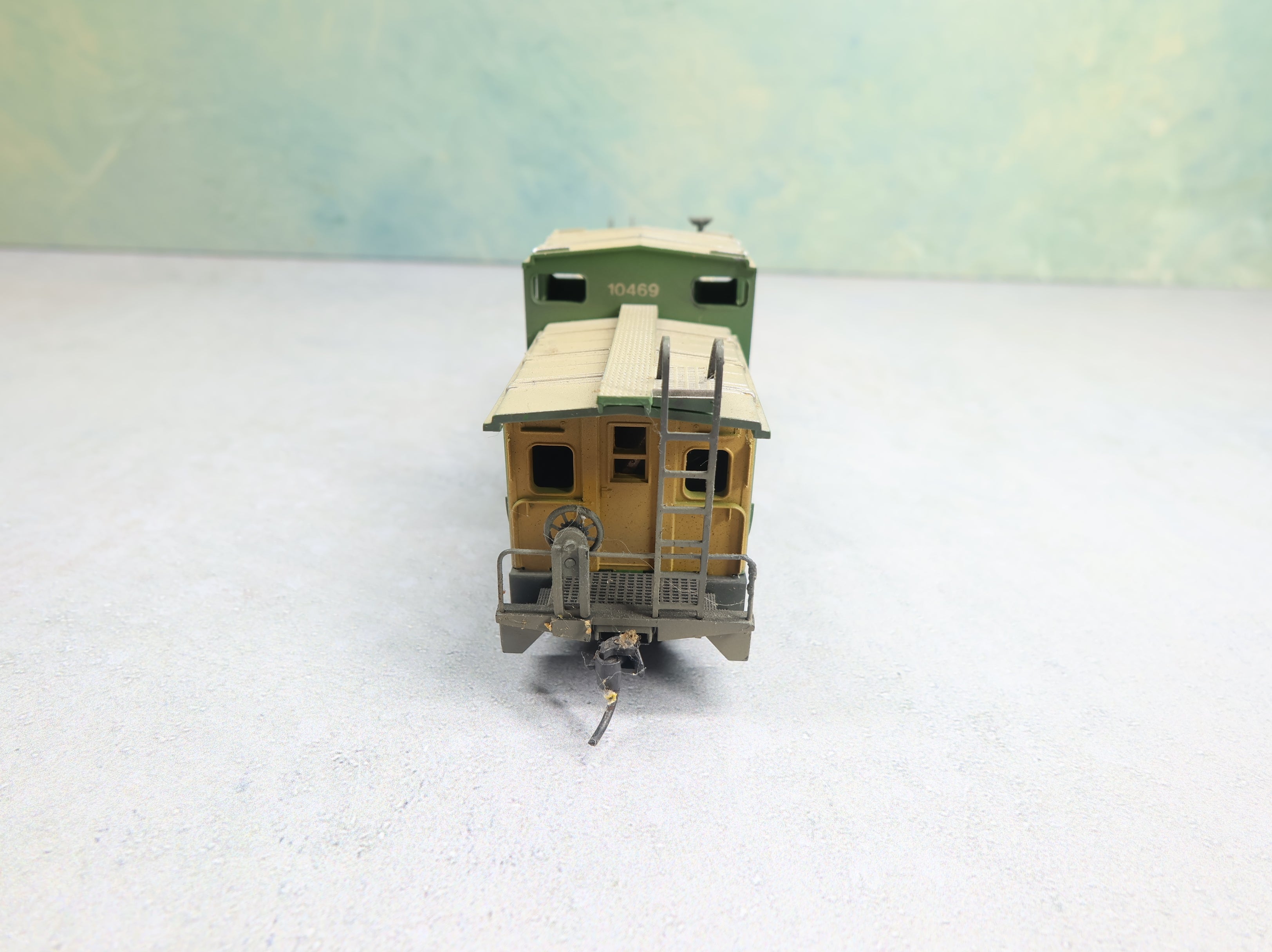 USED Athearn HO Scale Caboose Burlington Northern #10469 Weathered