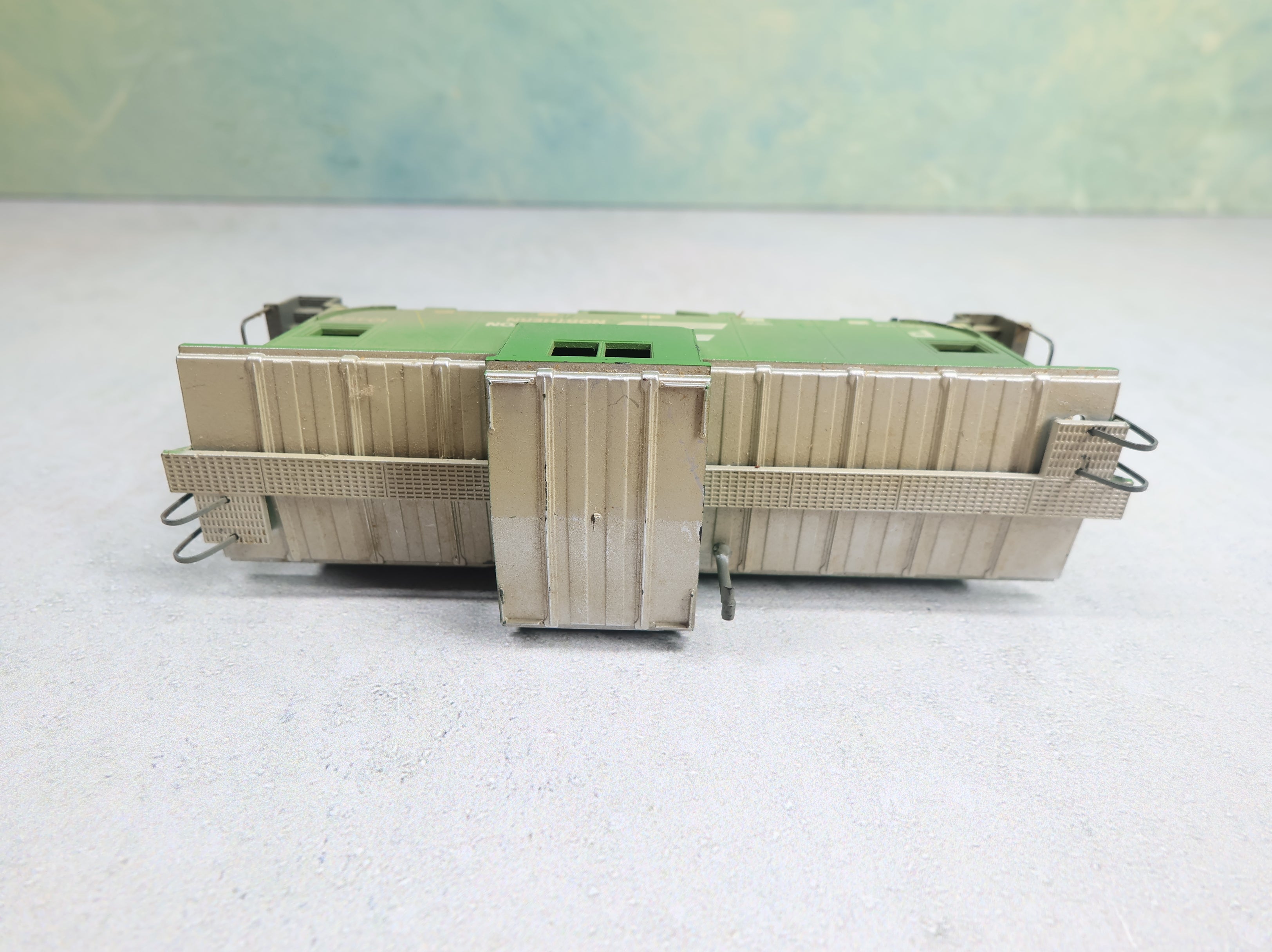 USED Athearn HO Scale Caboose Burlington Northern #10469 Weathered