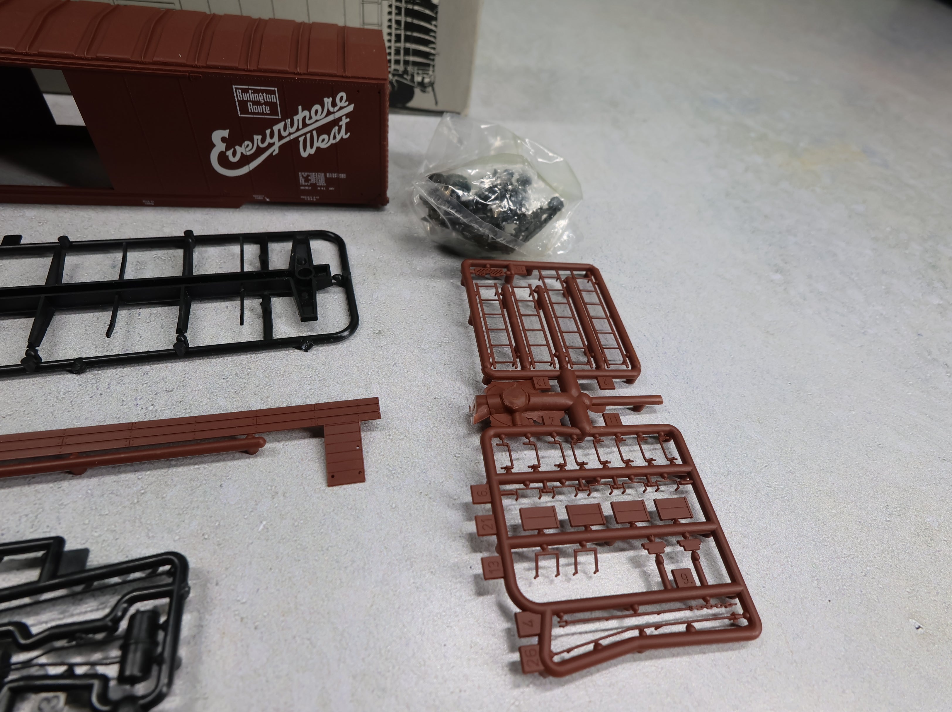 USED Life-Like HO Scale 50' Automobile Box Car Burlington #48119 Proto 2000 KIT