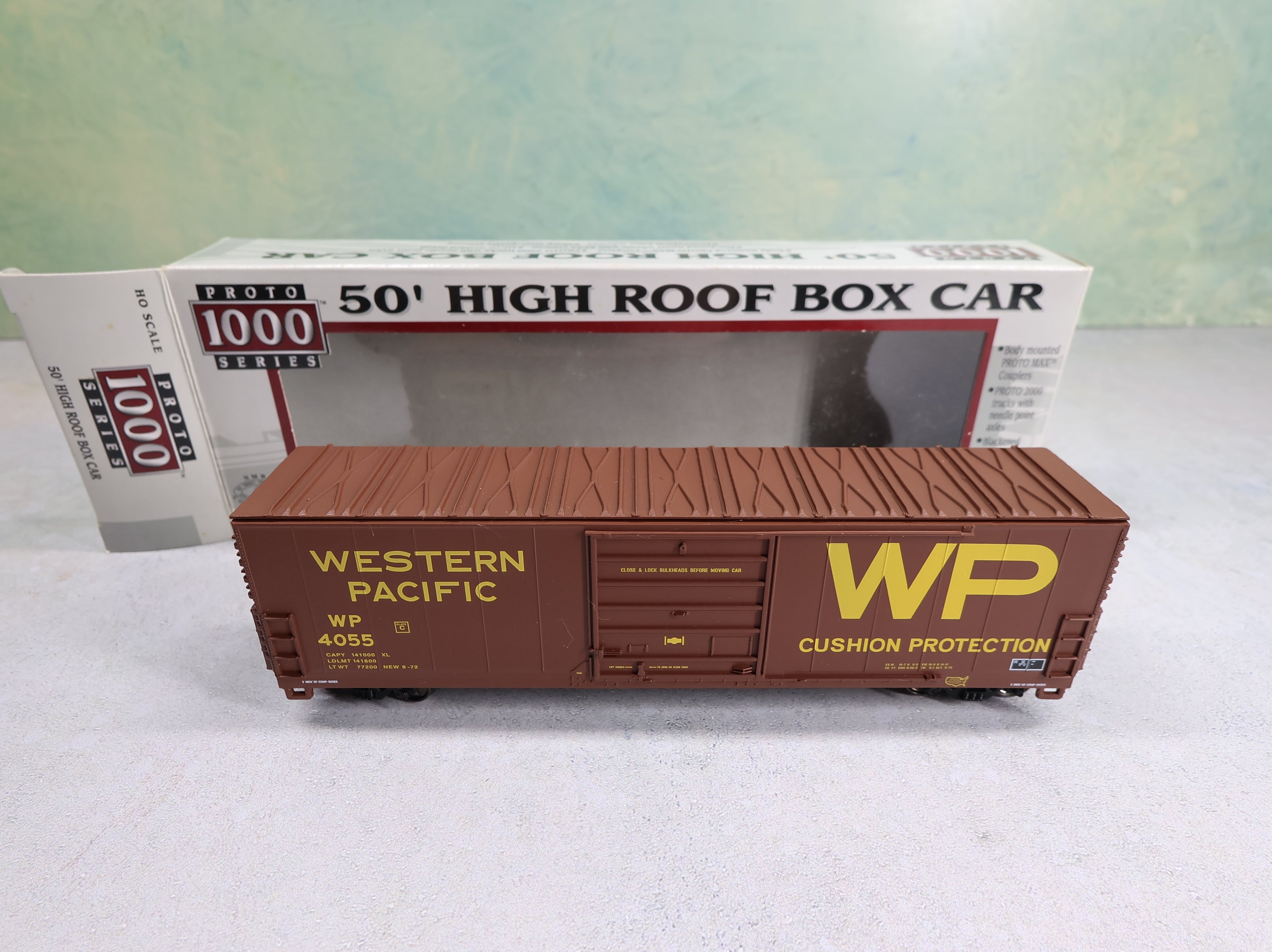 USED Life-Like HO Scale 50' High Roof Box Car Western Pacific WP #4055 Proto 1000