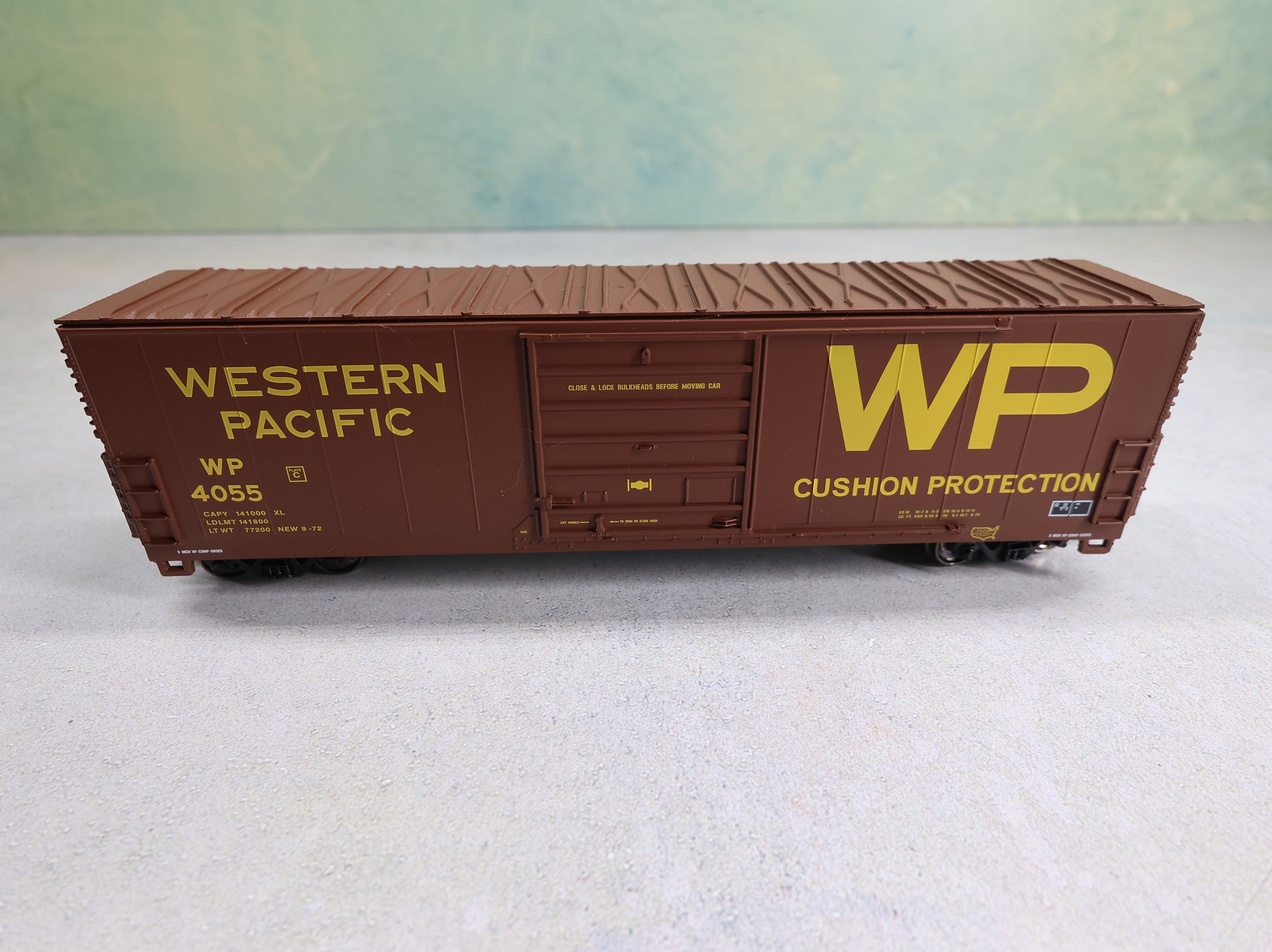 USED Life-Like HO Scale 50' High Roof Box Car Western Pacific WP #4055 Proto 1000