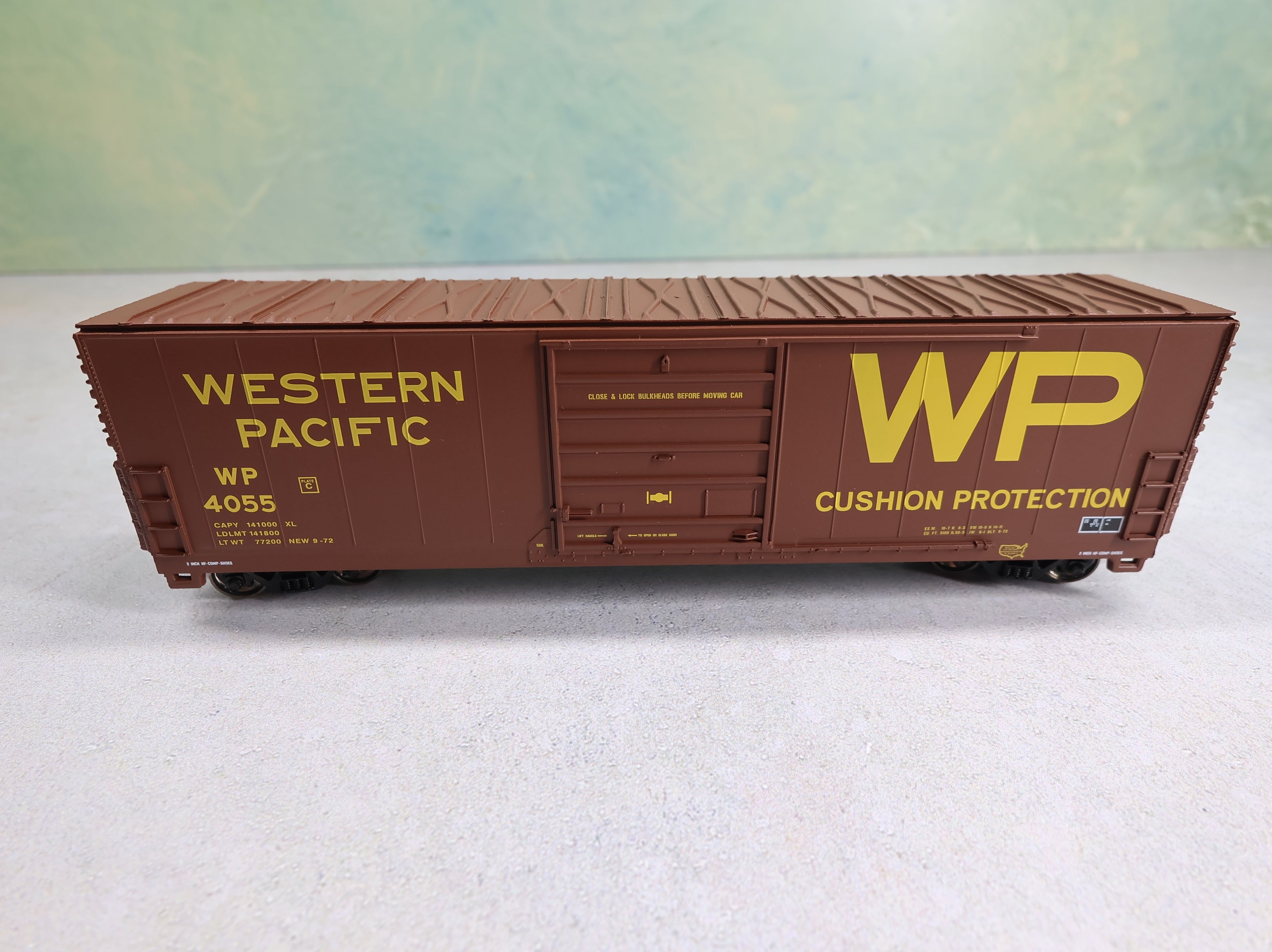 USED Life-Like HO Scale 50' High Roof Box Car Western Pacific WP #4055 Proto 1000