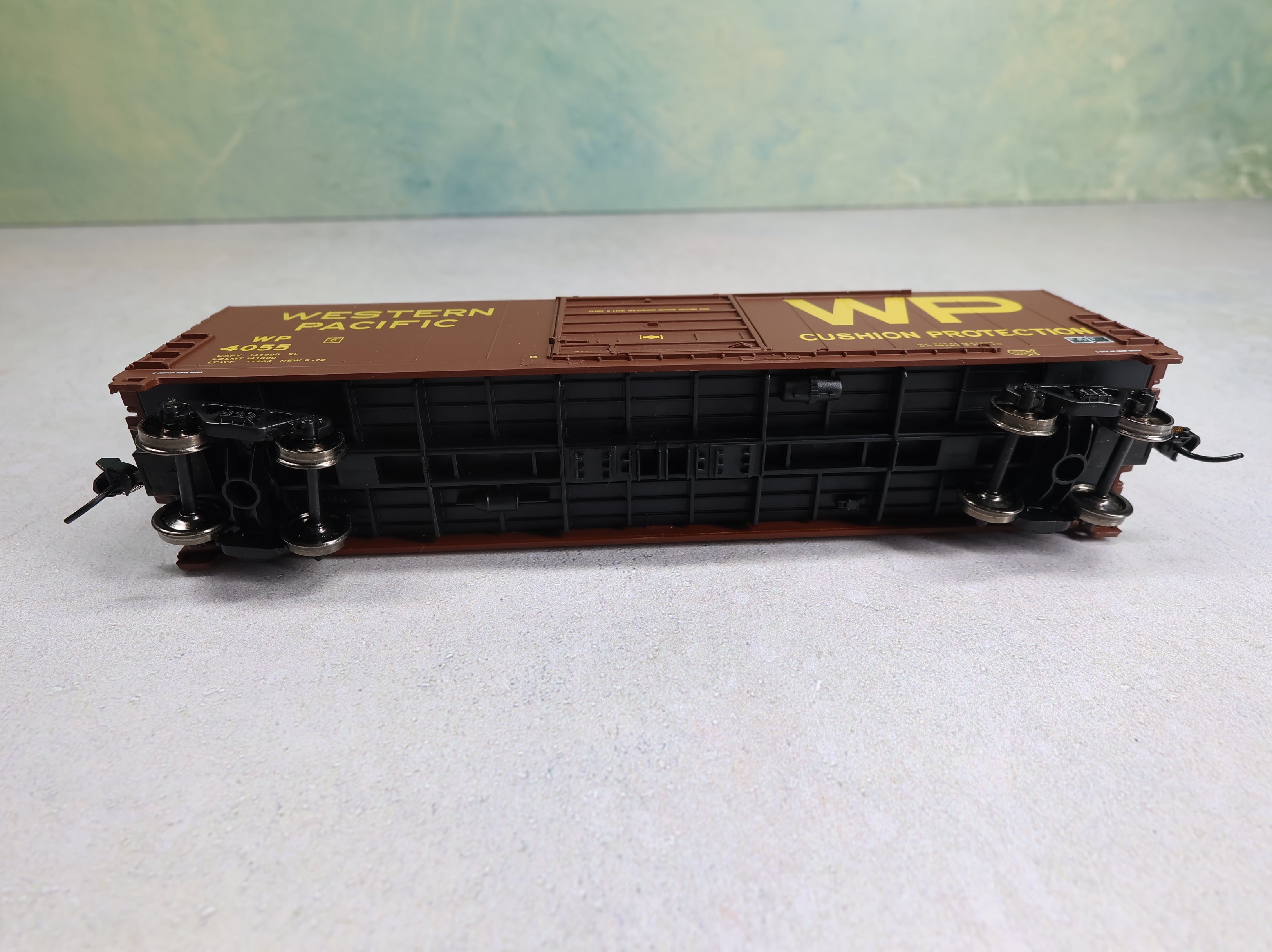 USED Life-Like HO Scale 50' High Roof Box Car Western Pacific WP #4055 Proto 1000