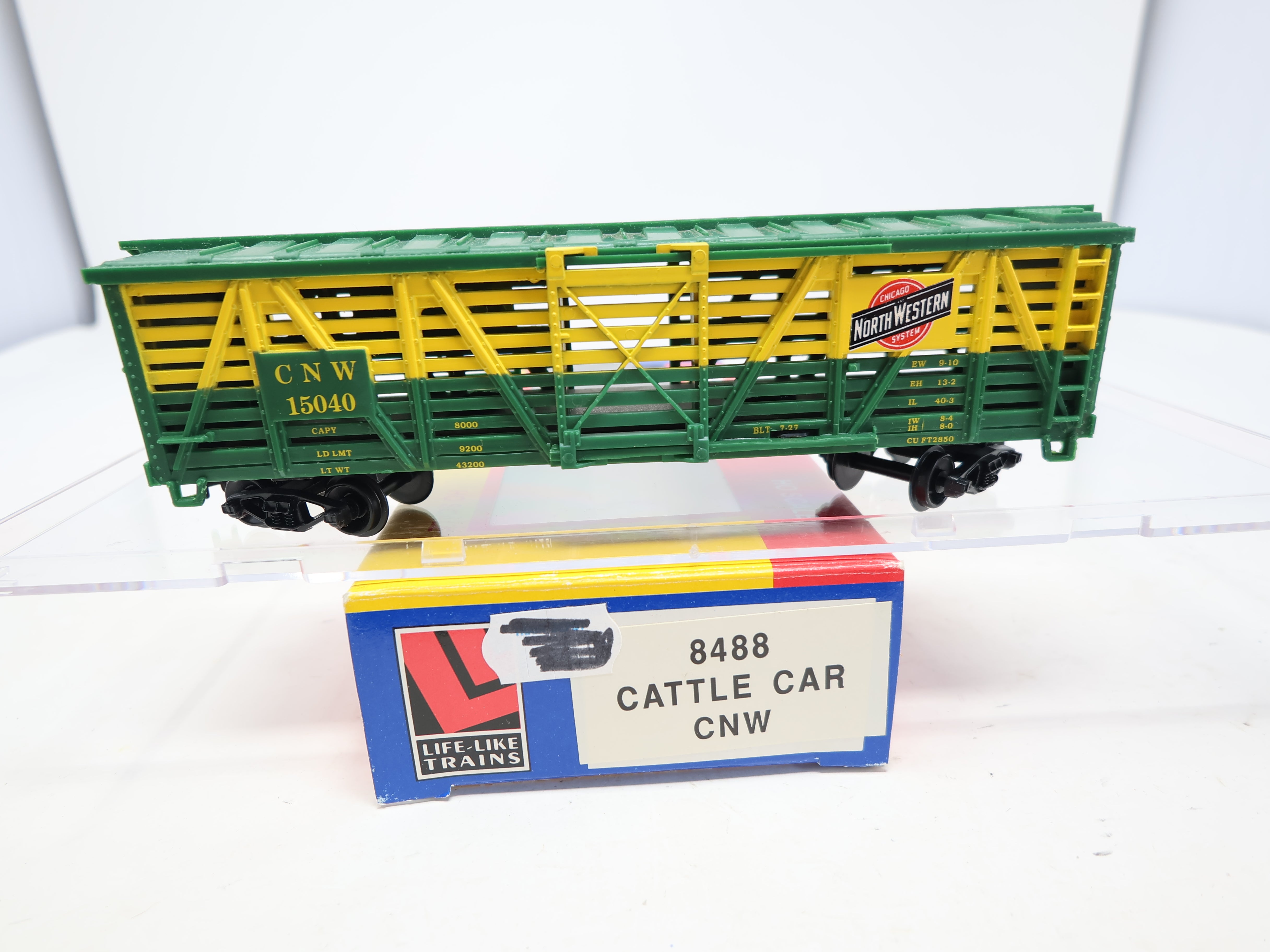 USED Life-Like 8488 HO Scale, Stock Cattle Car, Chicago & North Western CNW #15040