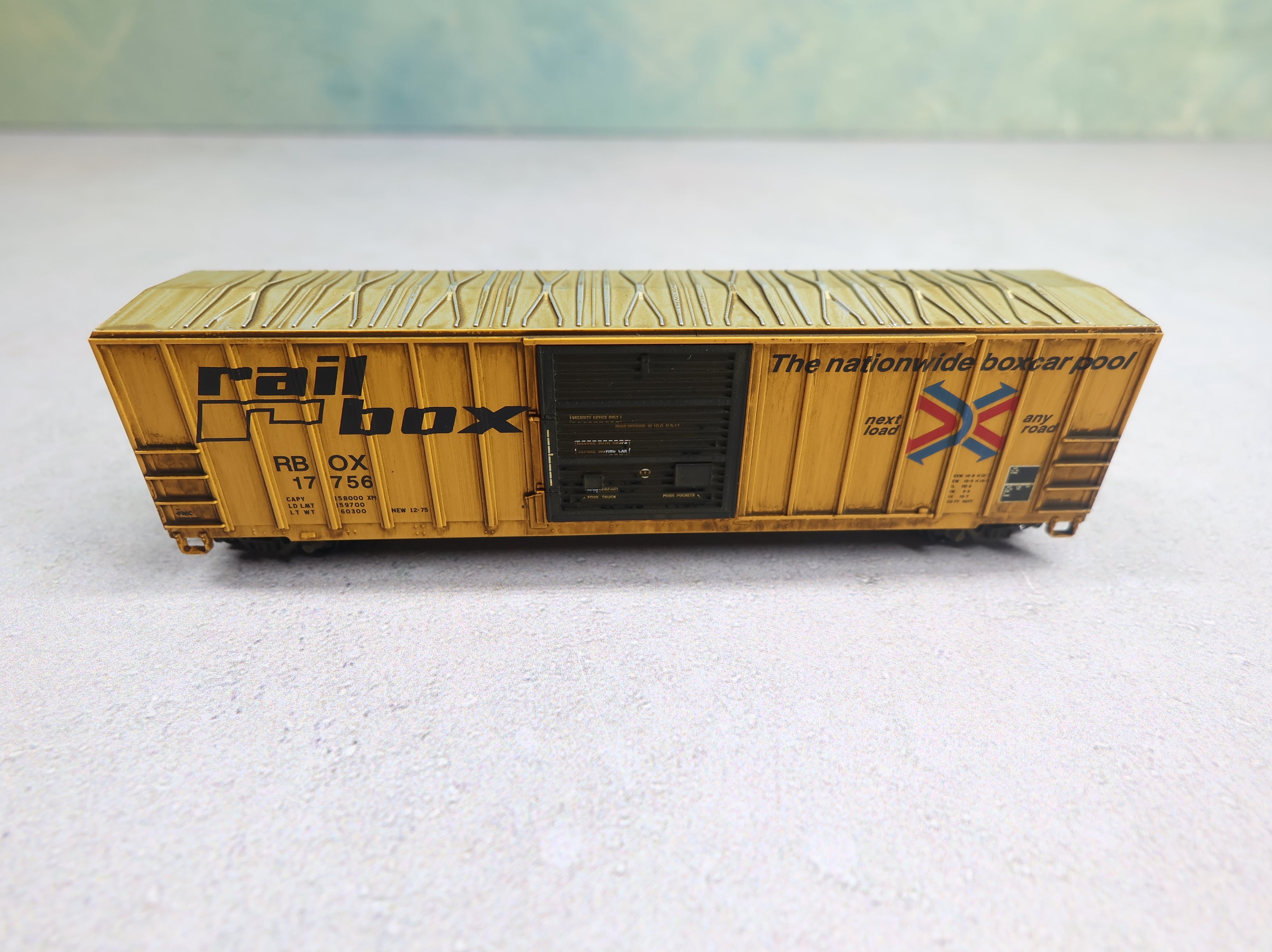 USED Atlas 50002414 N Scale FMC 5077 SD Box Car Railbox RBOX #17756 Weathered, Knuckle Couplers