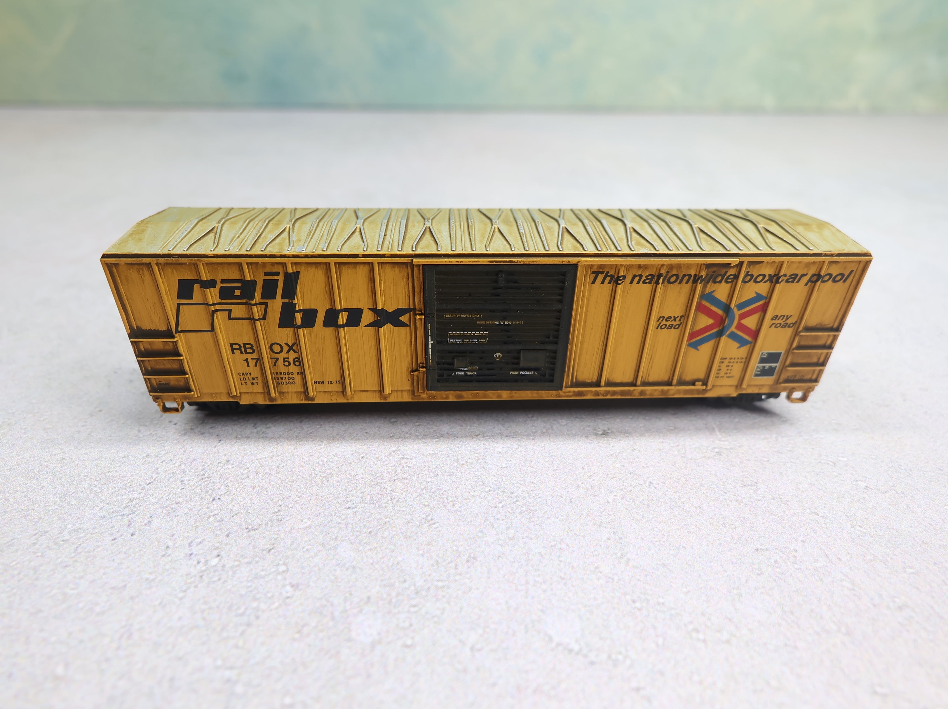 USED Atlas 50002414 N Scale FMC 5077 SD Box Car Railbox RBOX #17756 Weathered, Knuckle Couplers