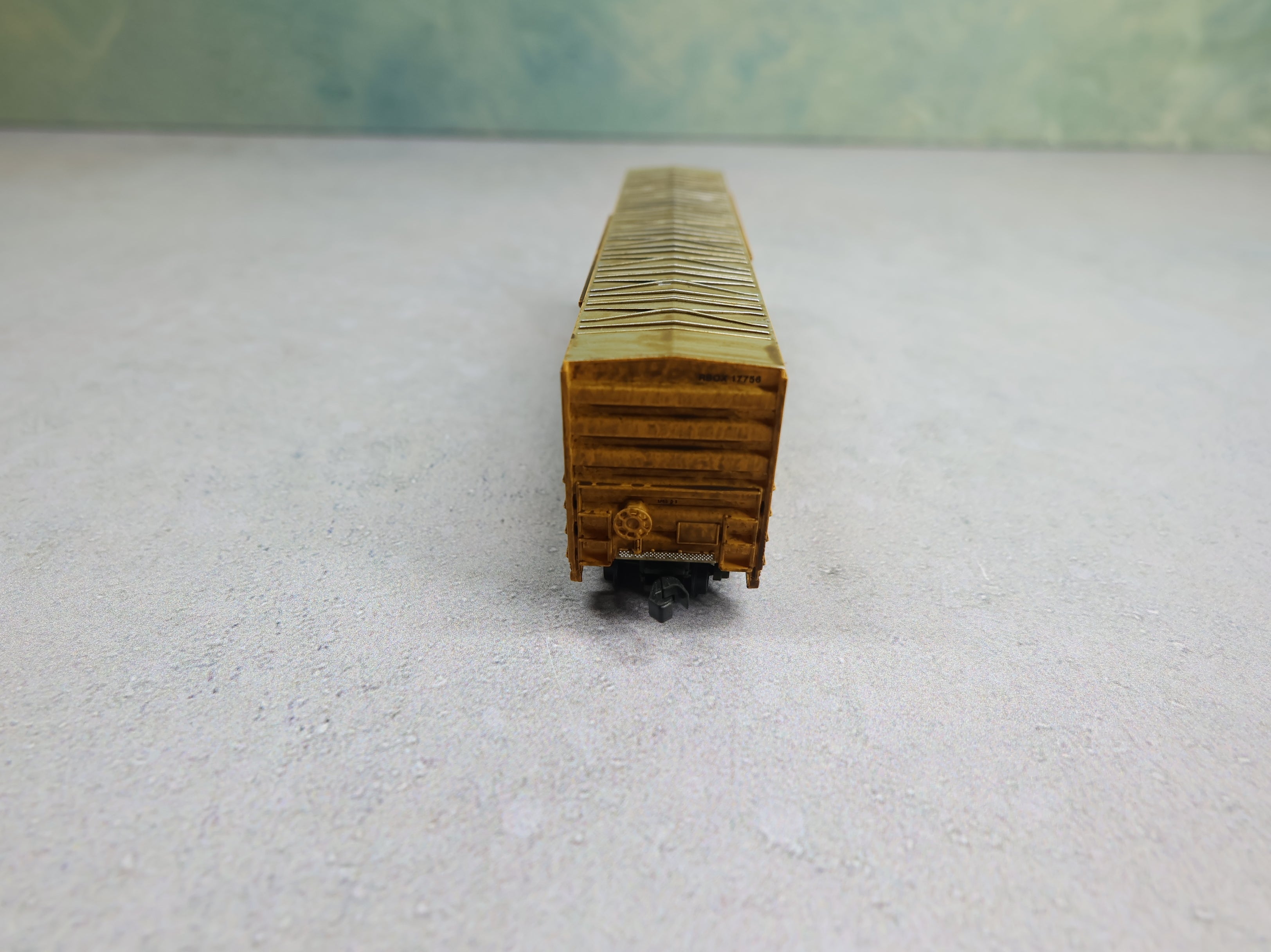 USED Atlas 50002414 N Scale FMC 5077 SD Box Car Railbox RBOX #17756 Weathered, Knuckle Couplers