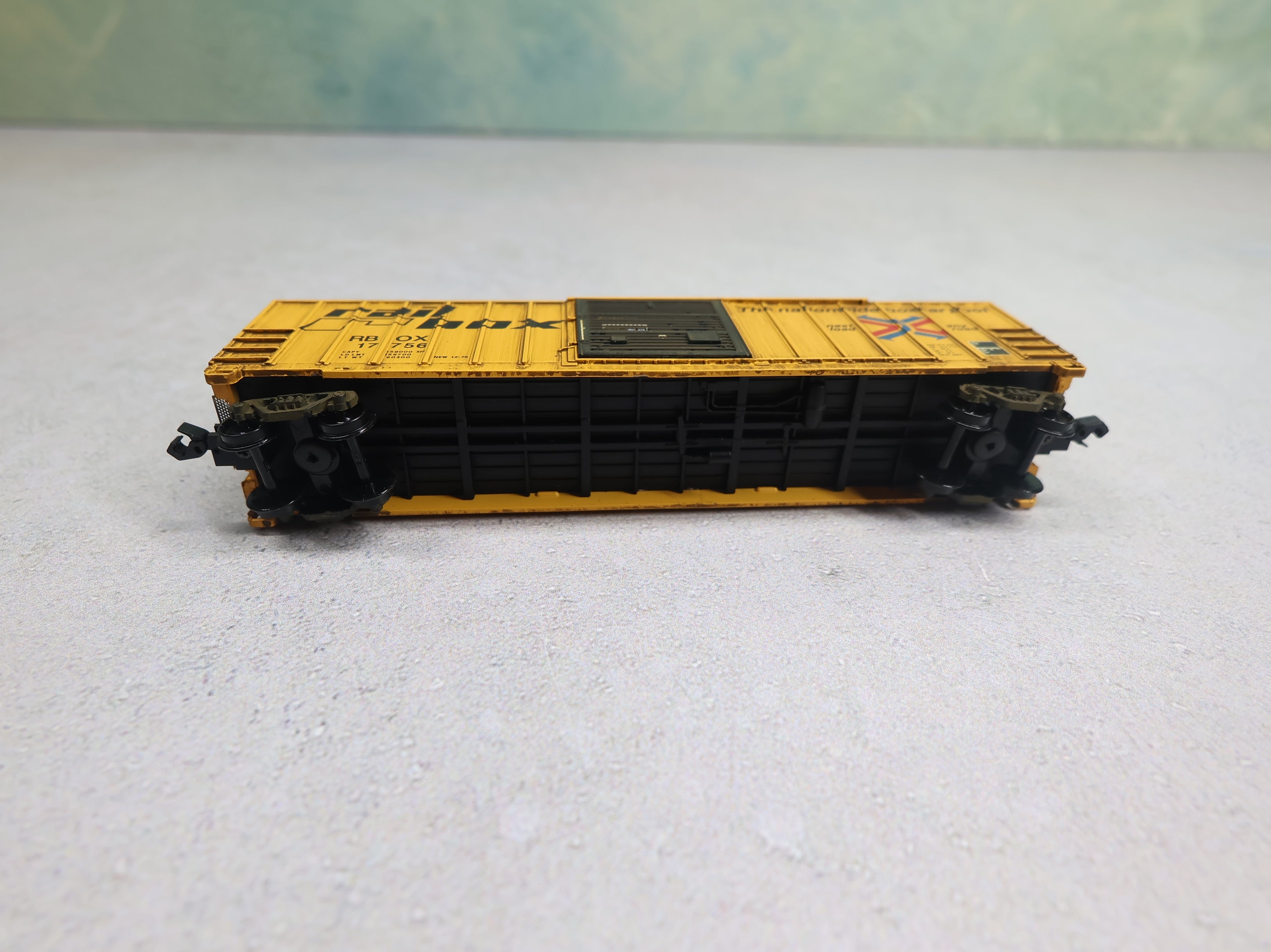 USED Atlas 50002414 N Scale FMC 5077 SD Box Car Railbox RBOX #17756 Weathered, Knuckle Couplers