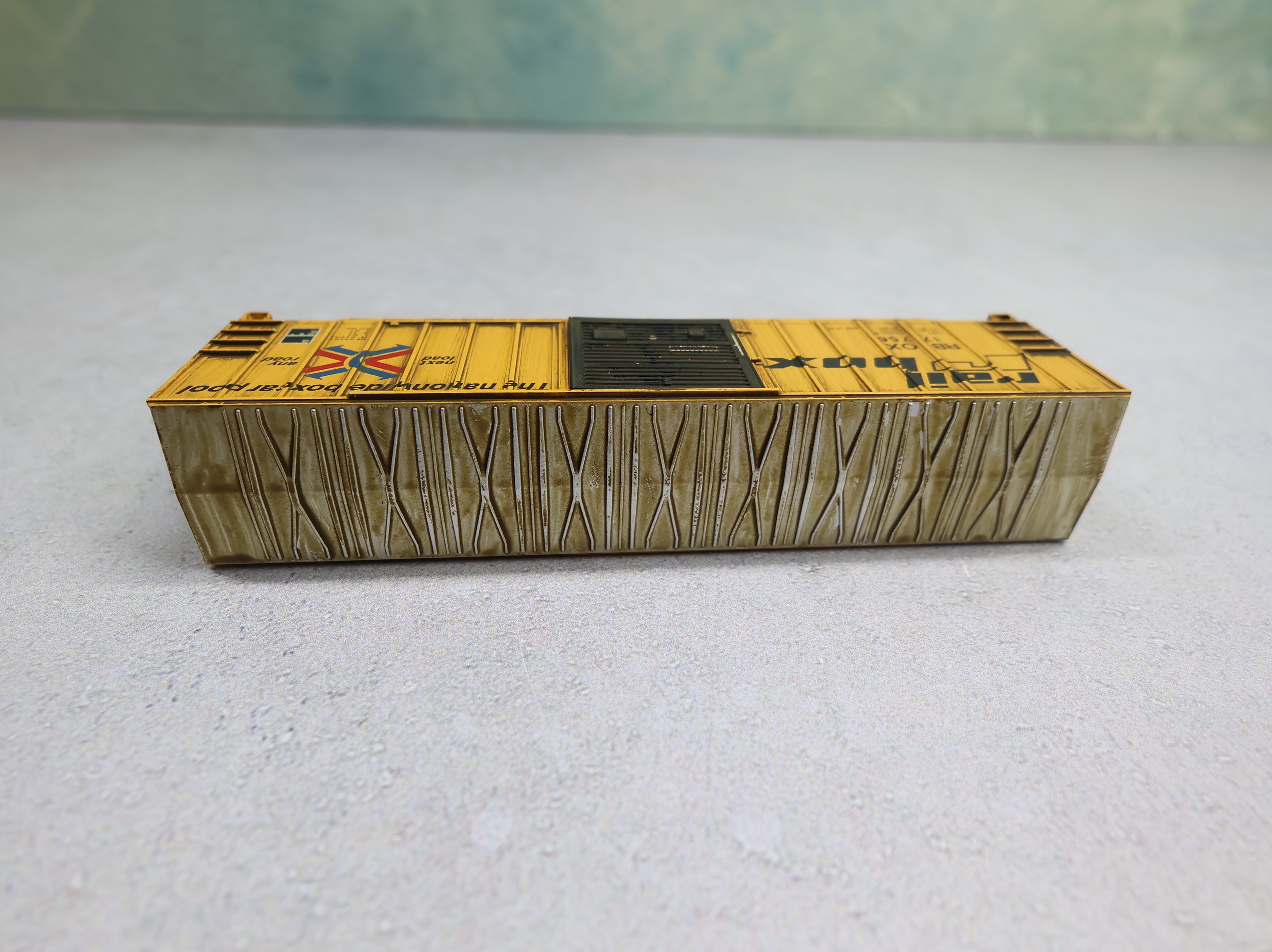 USED Atlas 50002414 N Scale FMC 5077 SD Box Car Railbox RBOX #17756 Weathered, Knuckle Couplers