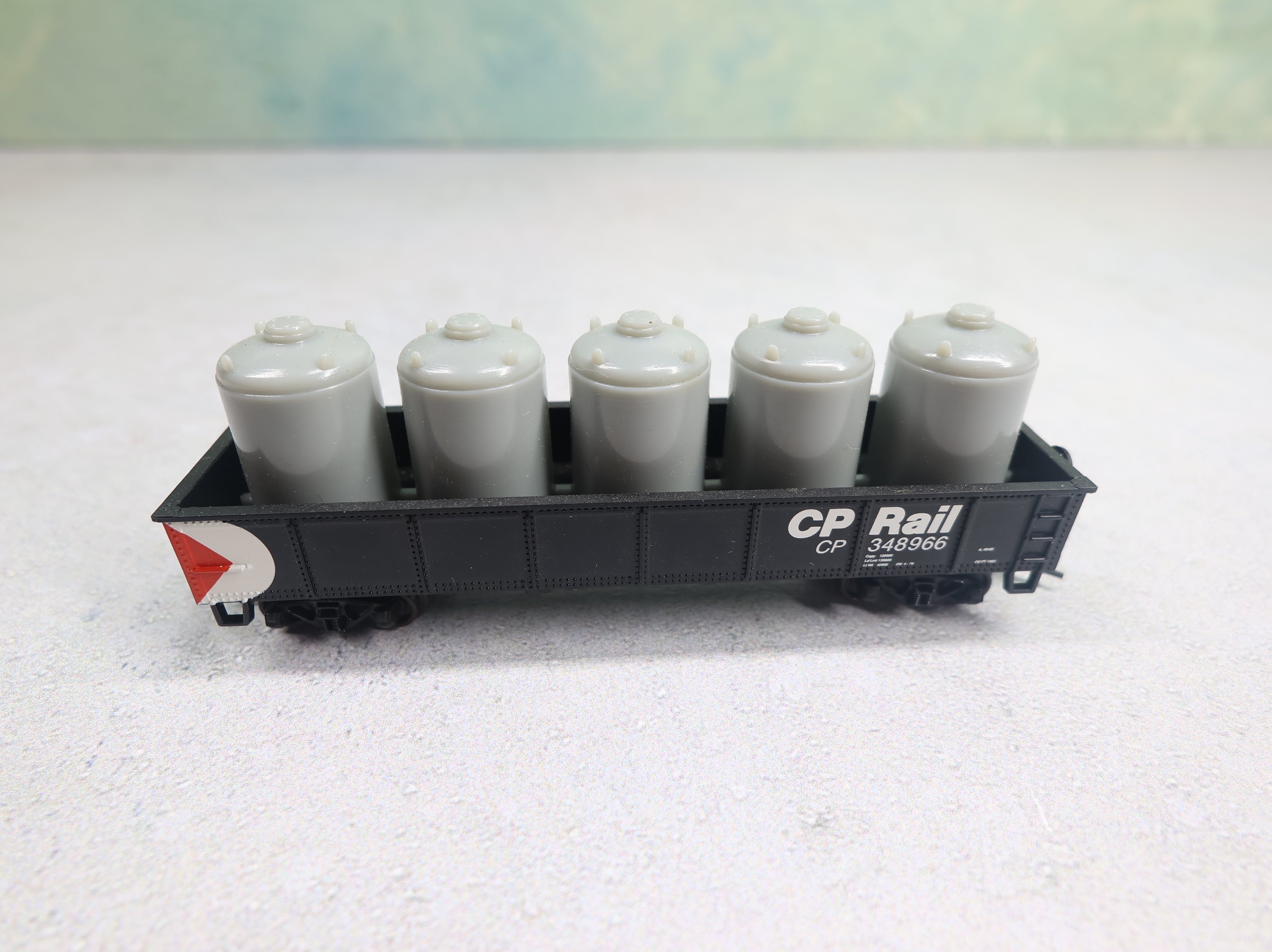 USED Atlas Trainman 50001361 N Scale 42' Gondola Canadian Pacific CP #348966 w/ Canister Load, Knuckle Couplers