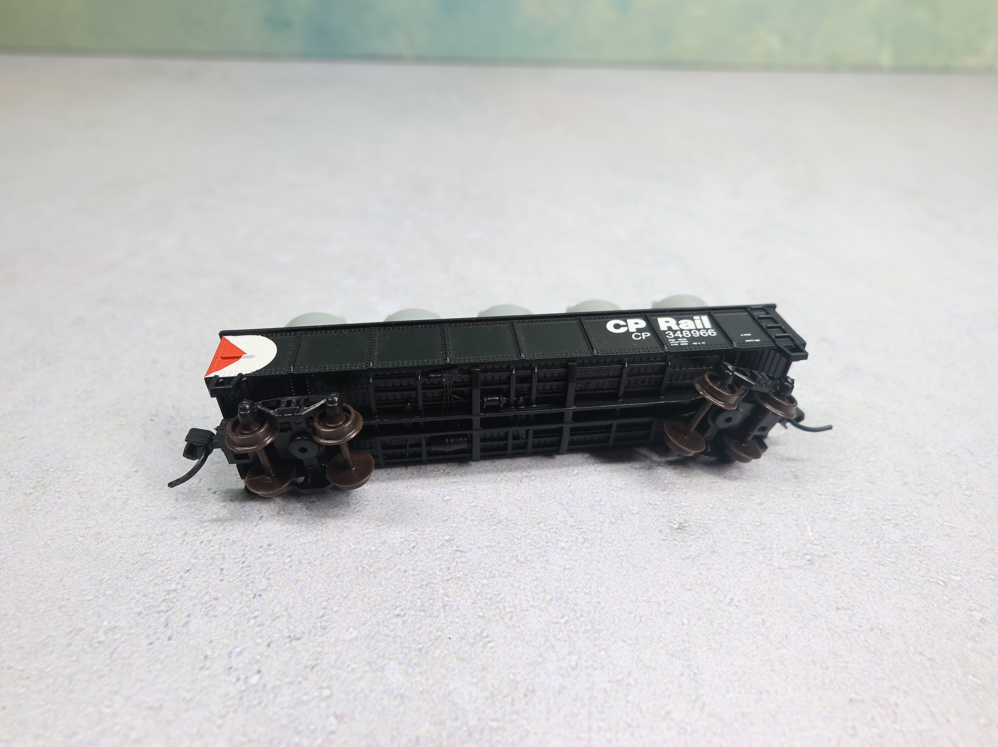 USED Atlas Trainman 50001361 N Scale 42' Gondola Canadian Pacific CP #348966 w/ Canister Load, Knuckle Couplers
