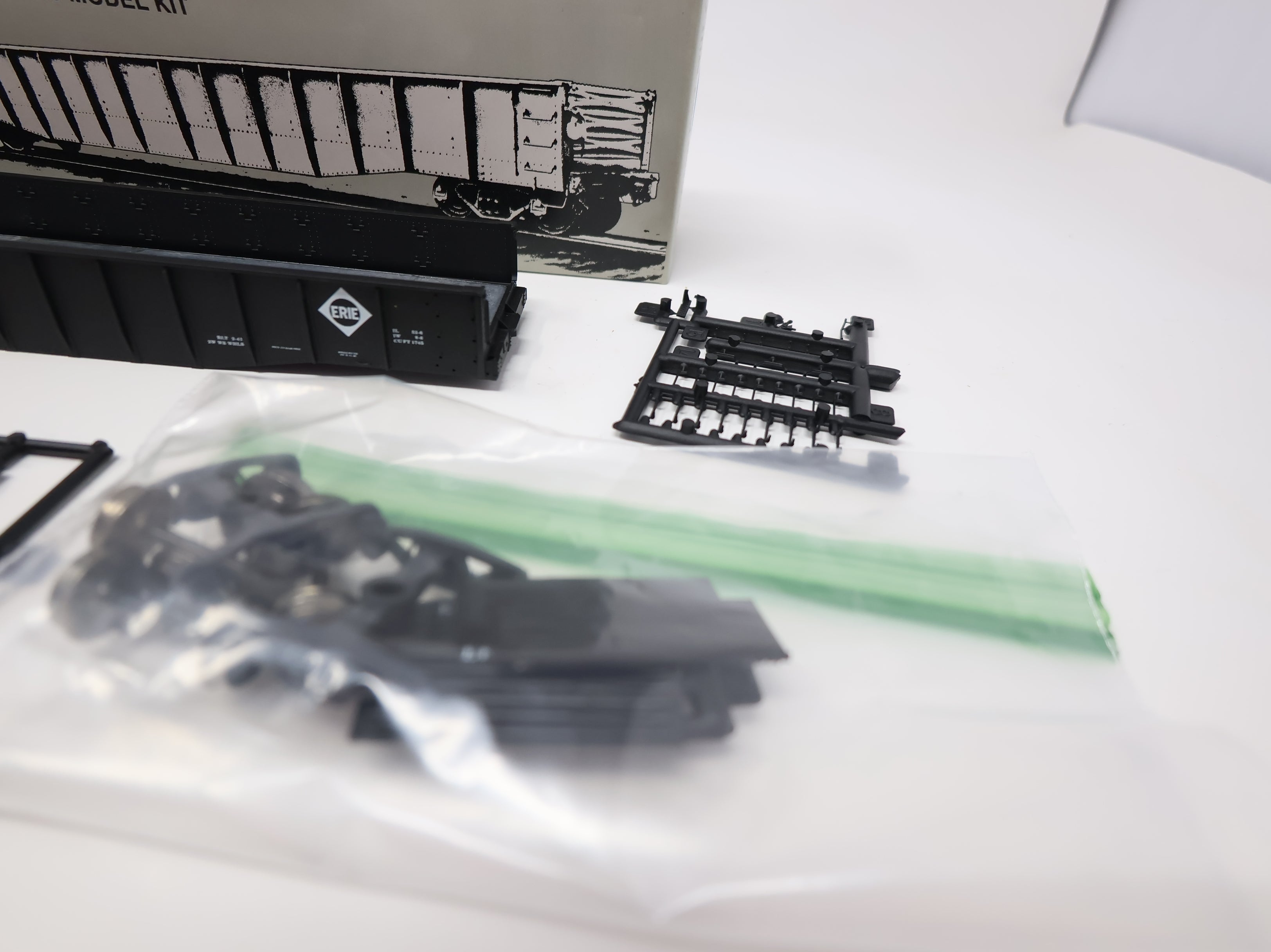 USED Life-Like HO Scale Proto2000 52'6" Deop End Mill Gondola Erie #10366 KIT