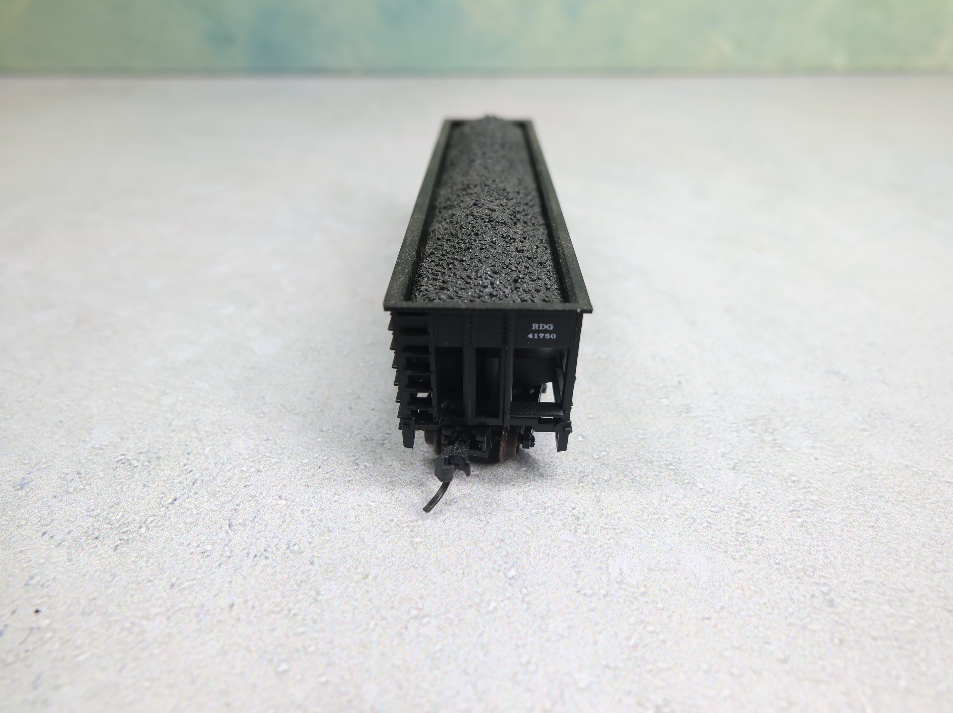 USED Atlas N Scale 100 Ton 3 Bay Hopper Reading RDG #41750 w/ Coal, Knuckle Couplers