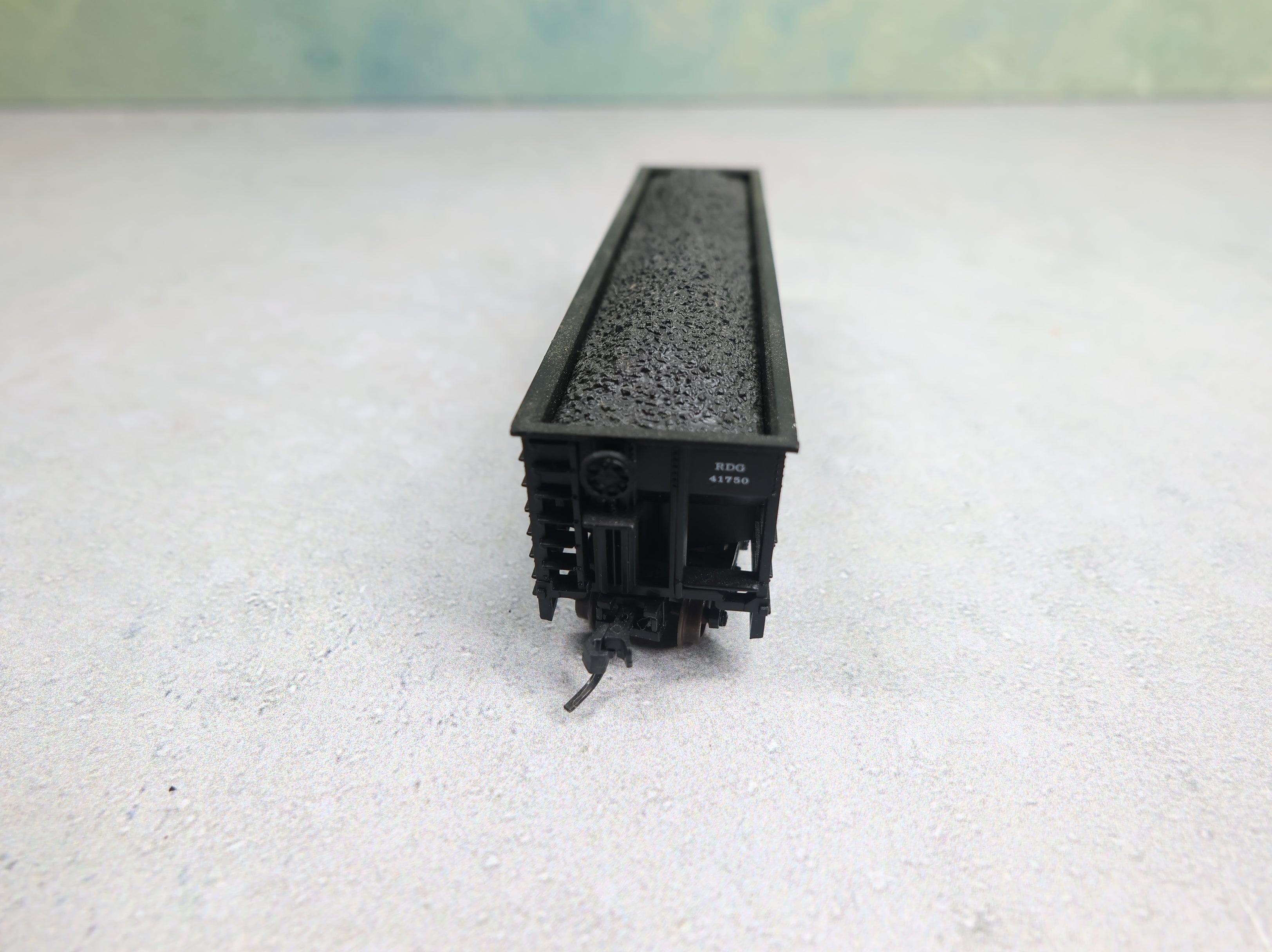 USED Atlas N Scale 100 Ton 3 Bay Hopper Reading RDG #41750 w/ Coal, Knuckle Couplers