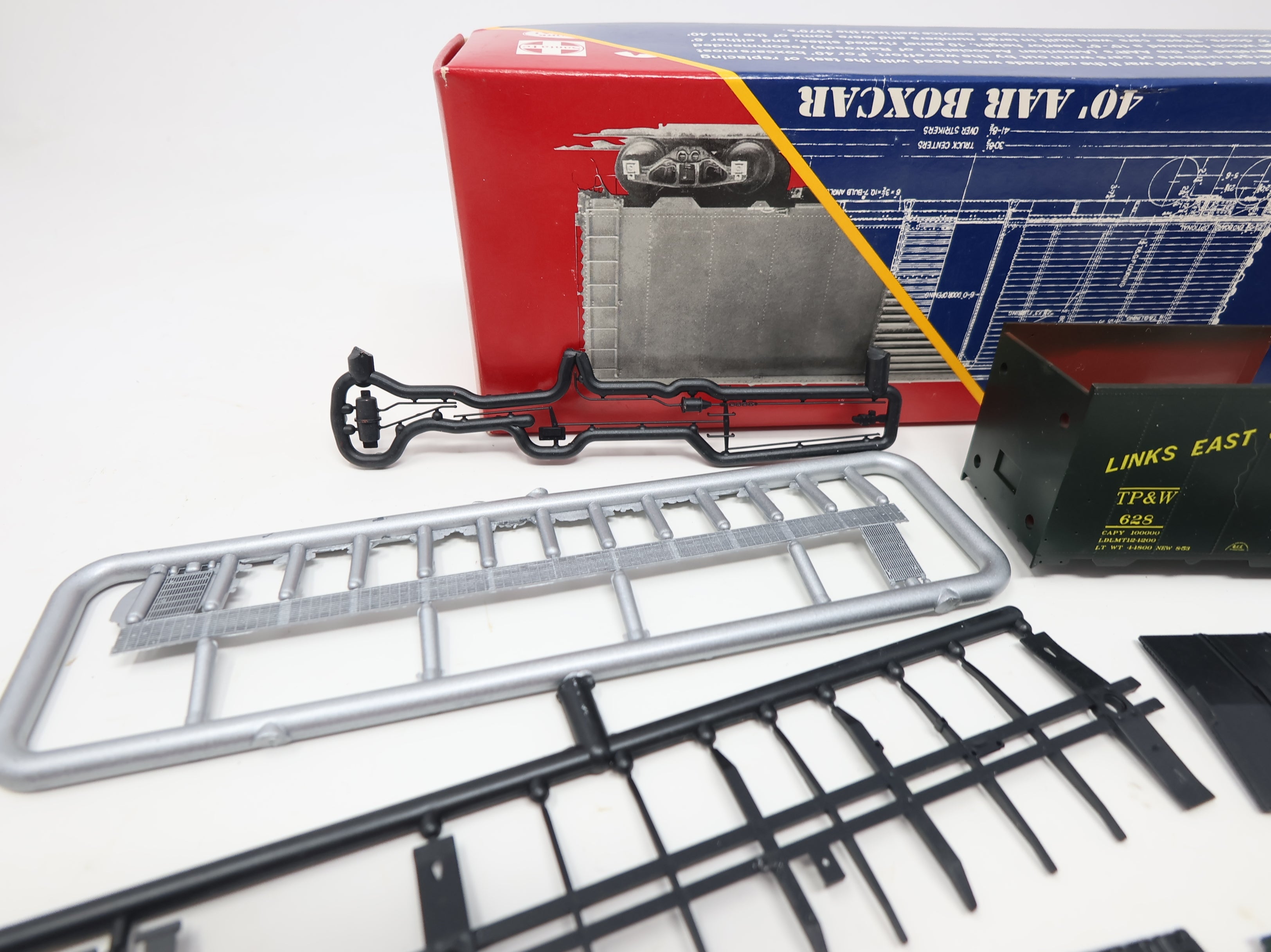 USED Branchline HO Scale 40' AAR Box Car Toledo Peoria and Western TP&W #628 KIT