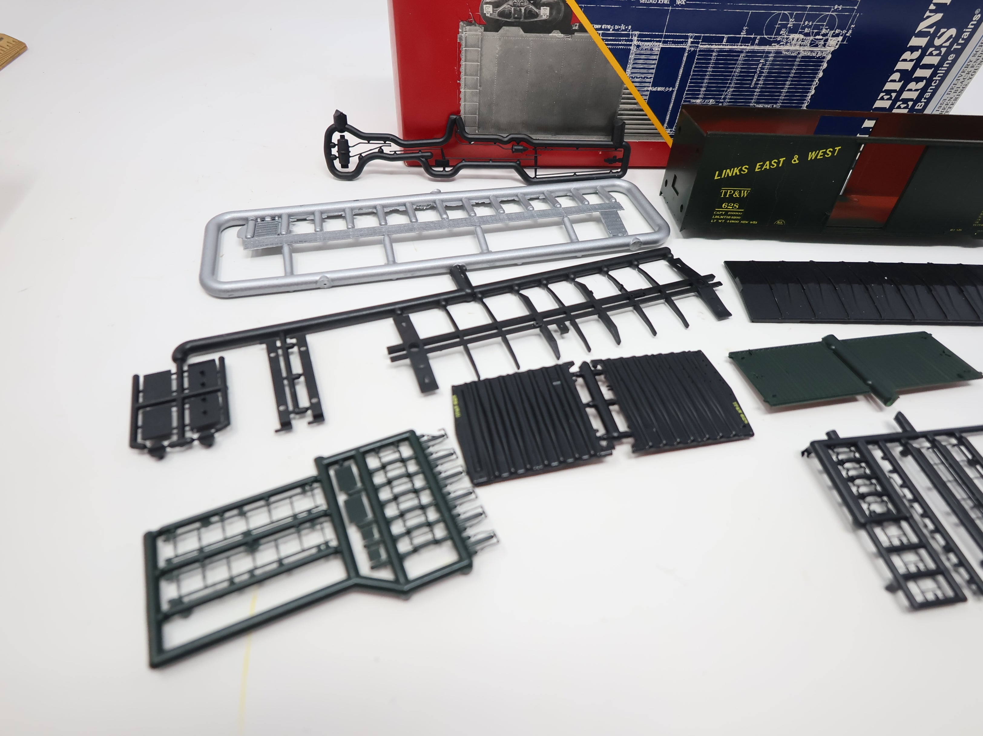 USED Branchline HO Scale 40' AAR Box Car Toledo Peoria and Western TP&W #628 KIT