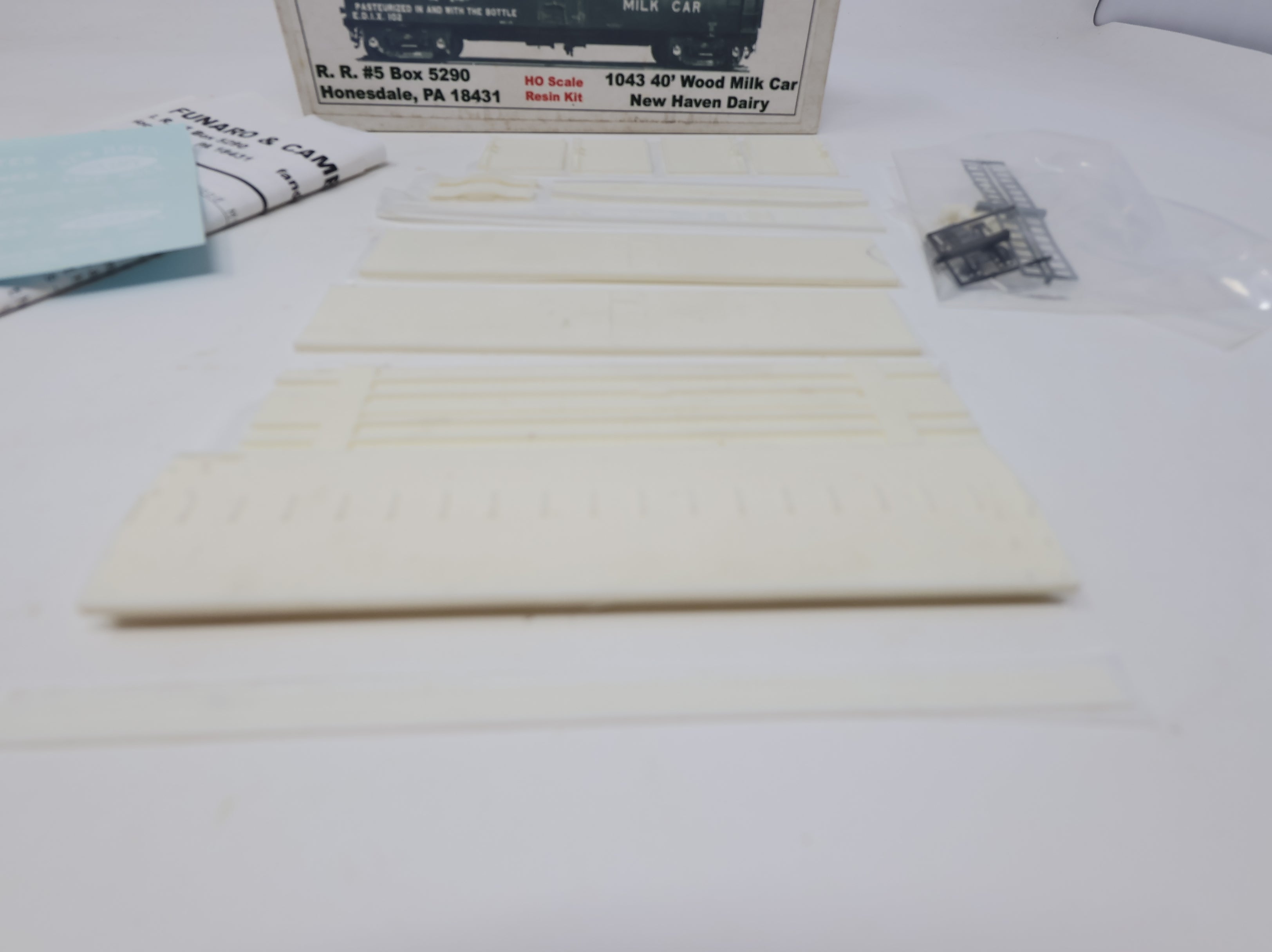 USED Funaro & Camerlengo 1043 HO Scale 40' Wood Milk Car - New Haven Dairy Decals KIT