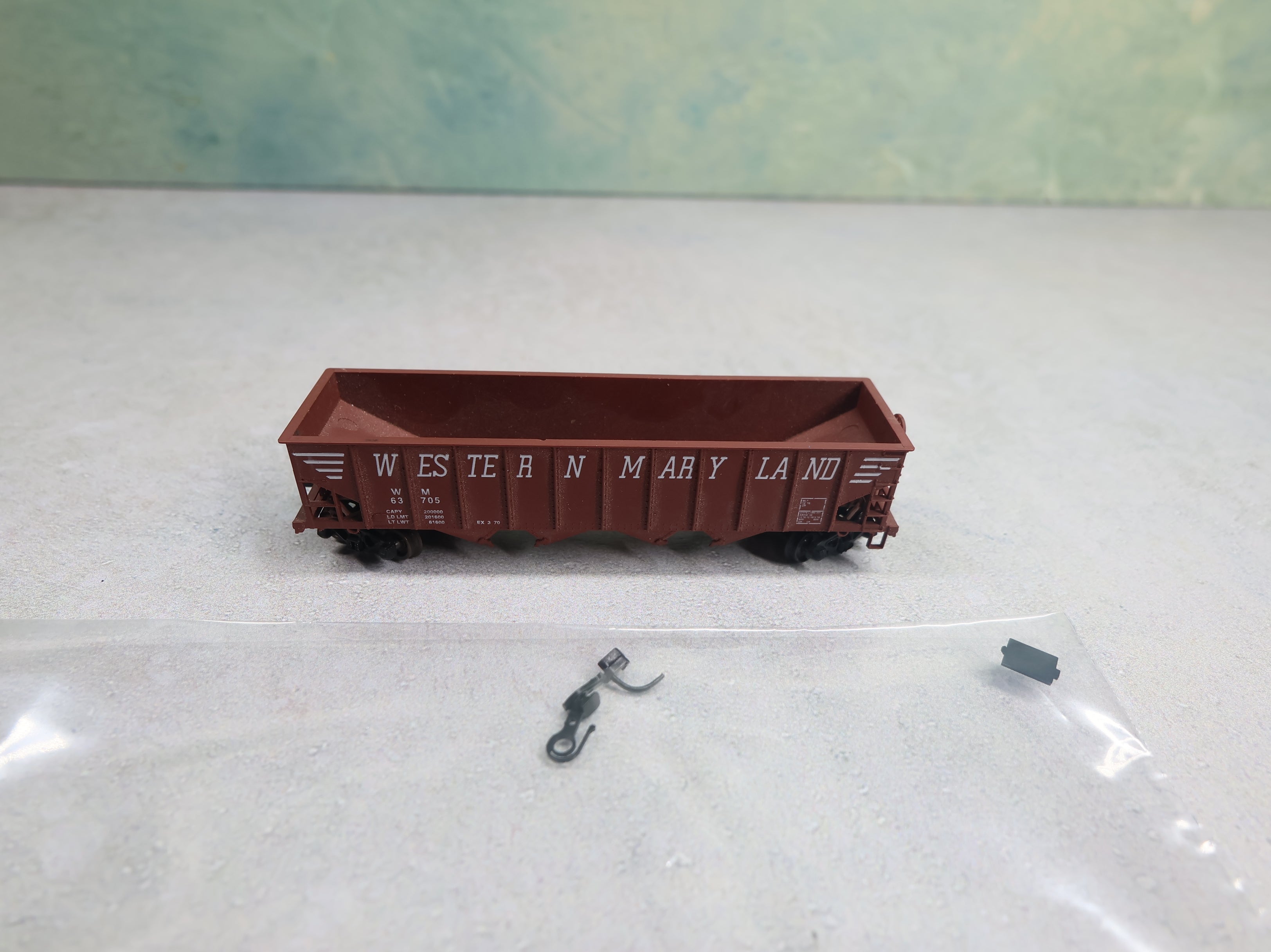 USED Bowser N Scale Quad Hopper Western Maryland WM #63705 Knuckle Couplers