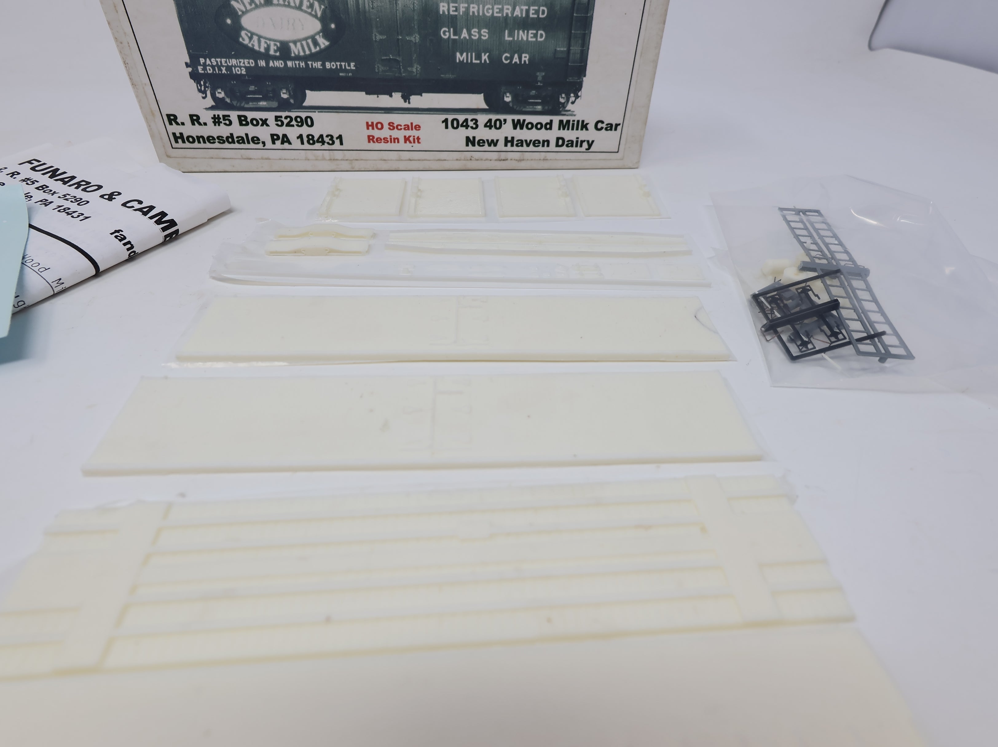 USED Funaro & Camerlengo 1043 HO Scale 40' Wood Milk Car - New Haven Dairy Decals KIT