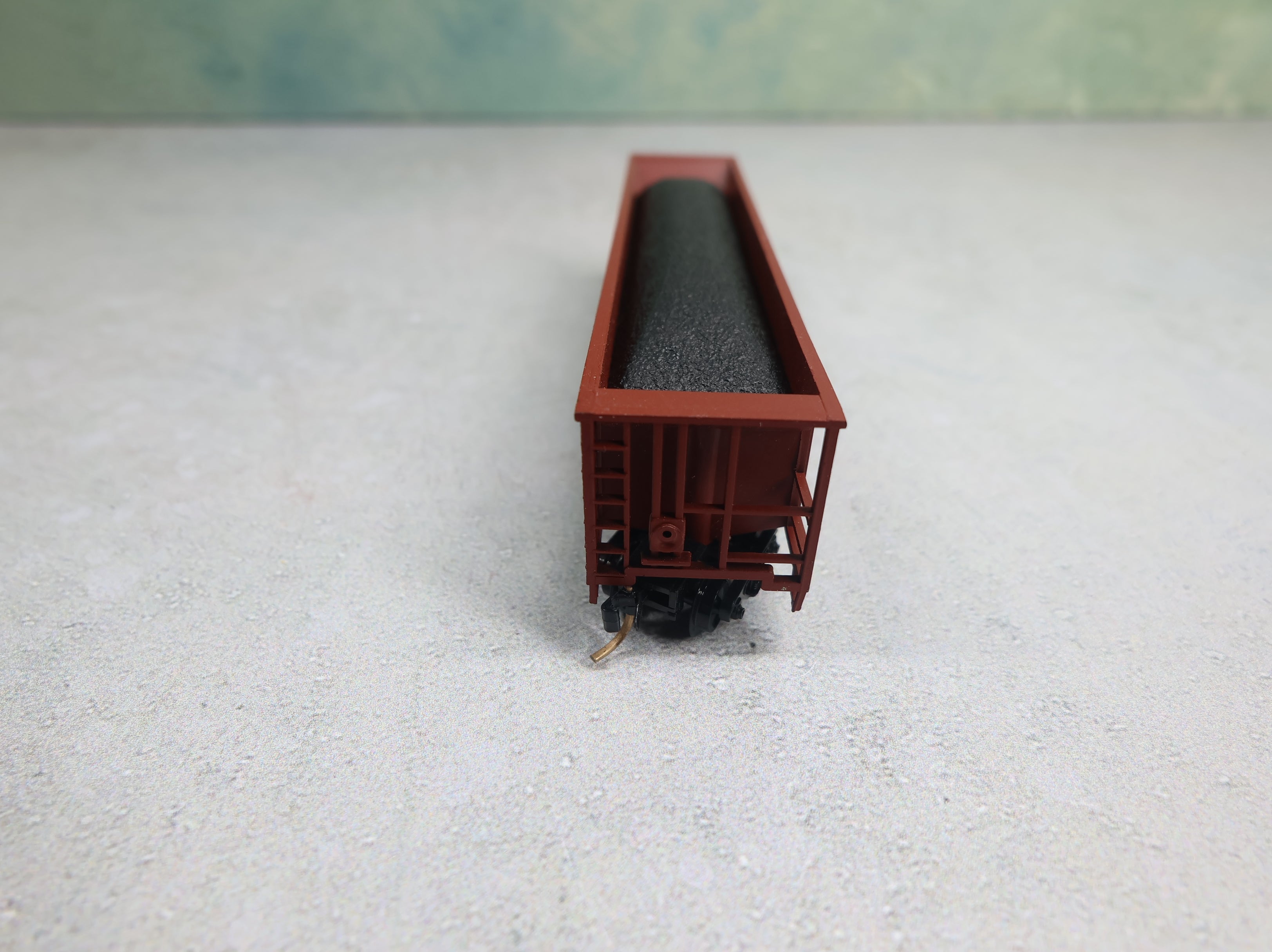 USED Unimate N Scale 5 Bay Hopper Santa Fe ATSF #85962 w/ Coal, Knuckle Couplers