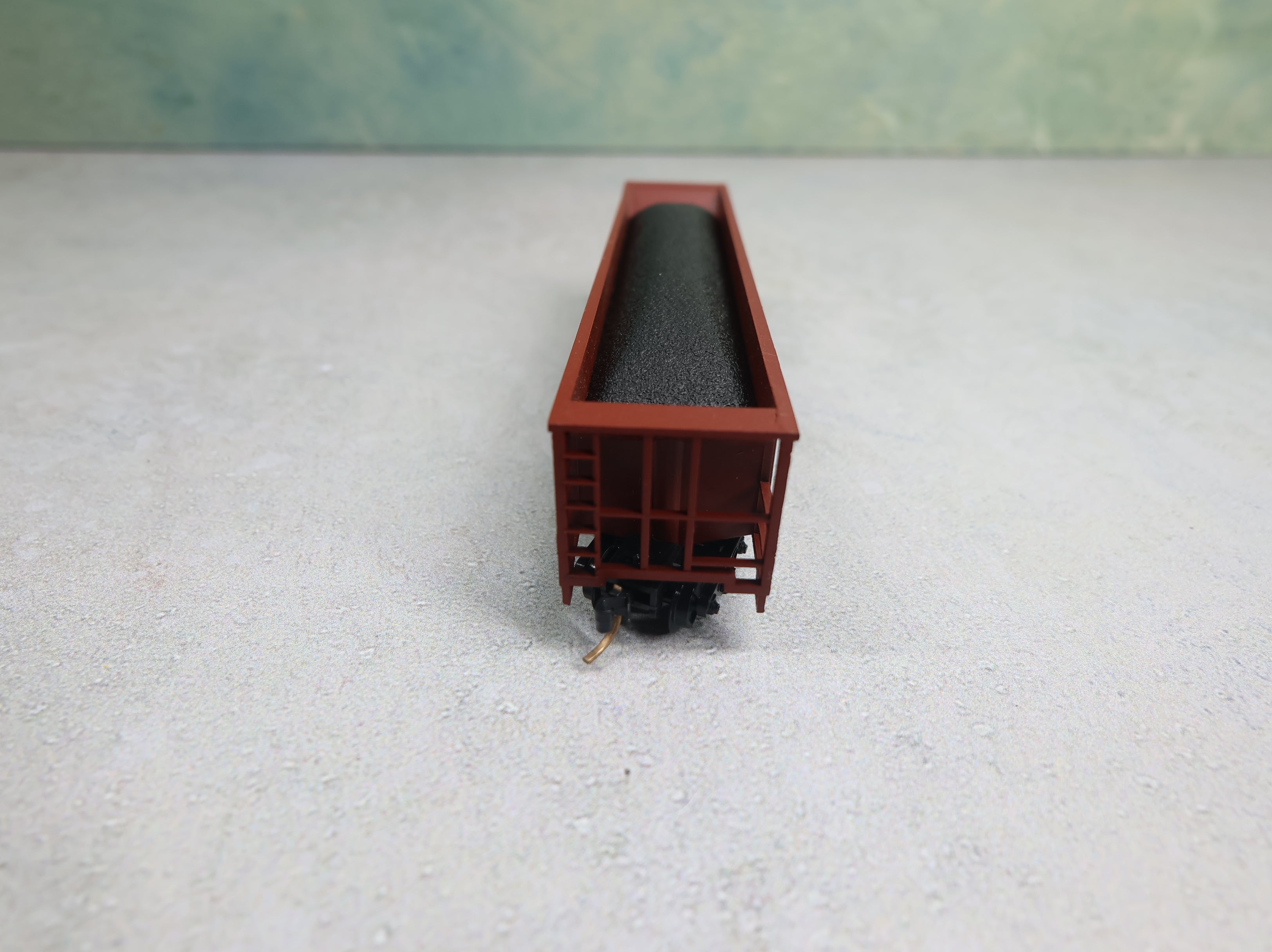 USED Unimate N Scale 5 Bay Hopper Santa Fe ATSF #85962 w/ Coal, Knuckle Couplers