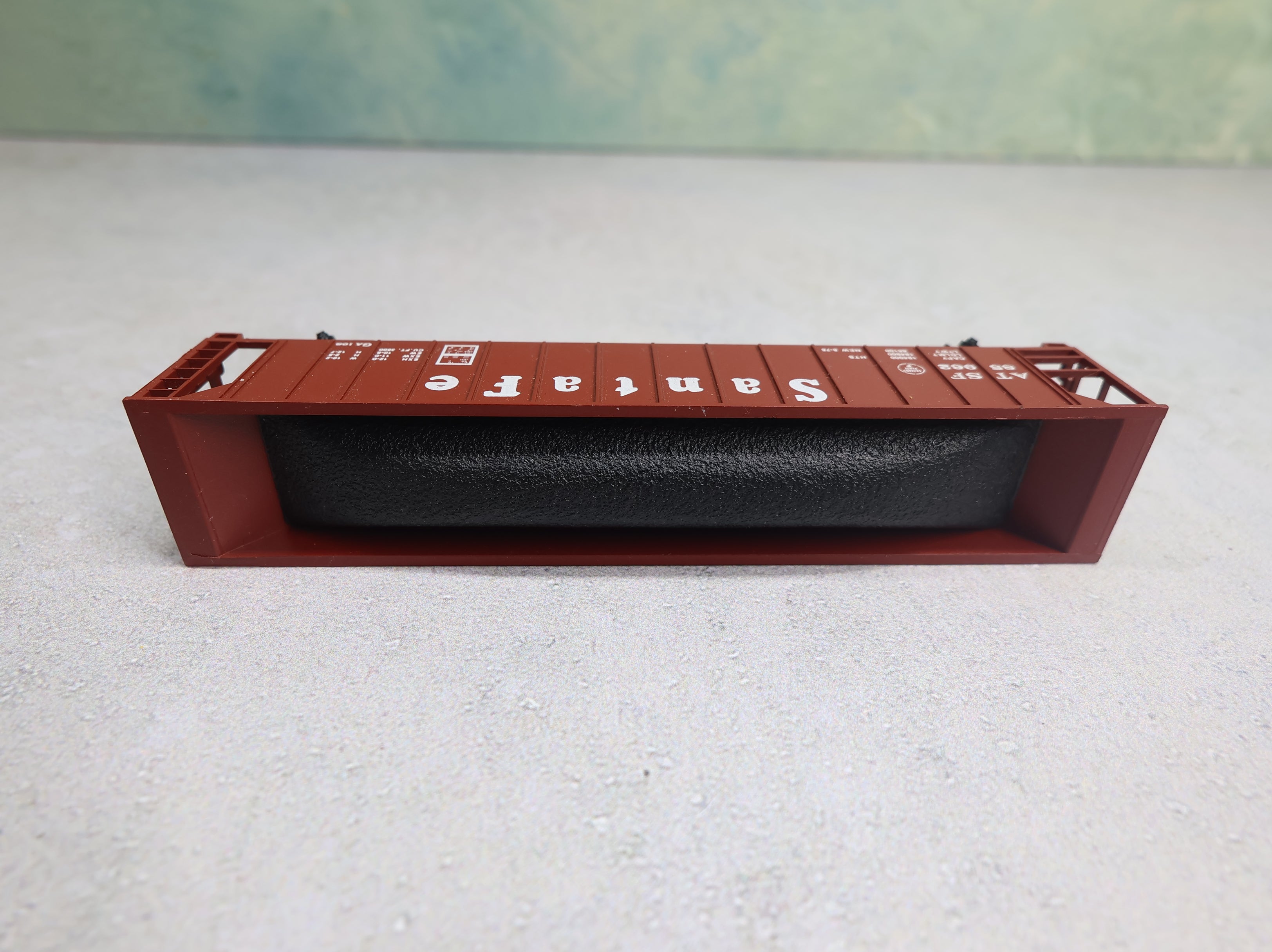 USED Unimate N Scale 5 Bay Hopper Santa Fe ATSF #85962 w/ Coal, Knuckle Couplers