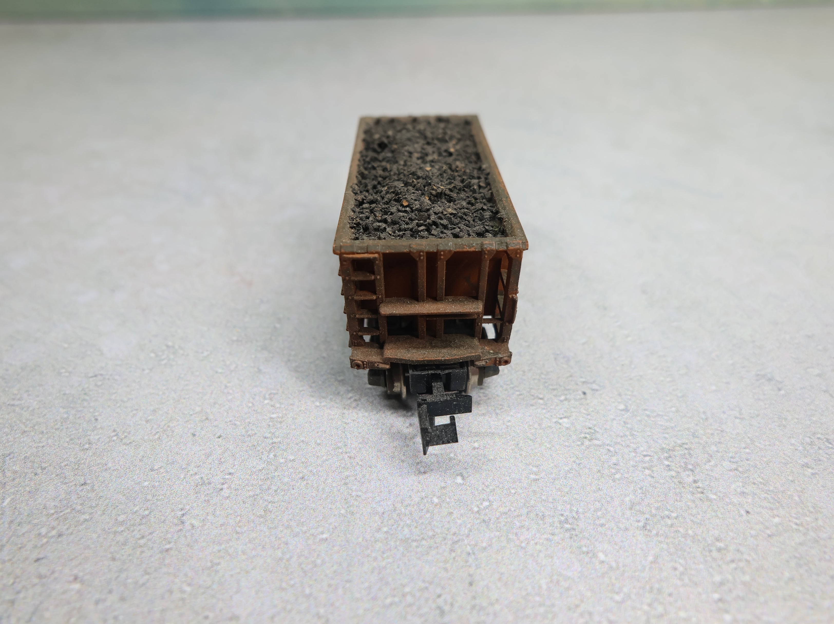 USED Atlas N Scale Ore Car Bessemer & Lake Erie B&LE #20090 Weathered w/ Custom Load