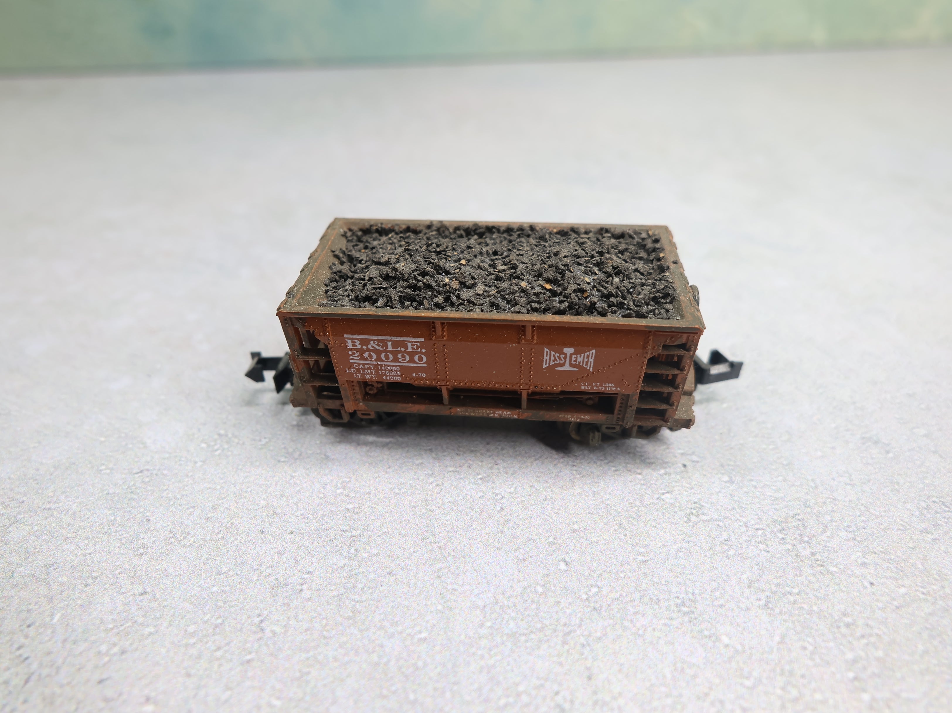 USED Atlas N Scale Ore Car Bessemer & Lake Erie B&LE #20090 Weathered w/ Custom Load