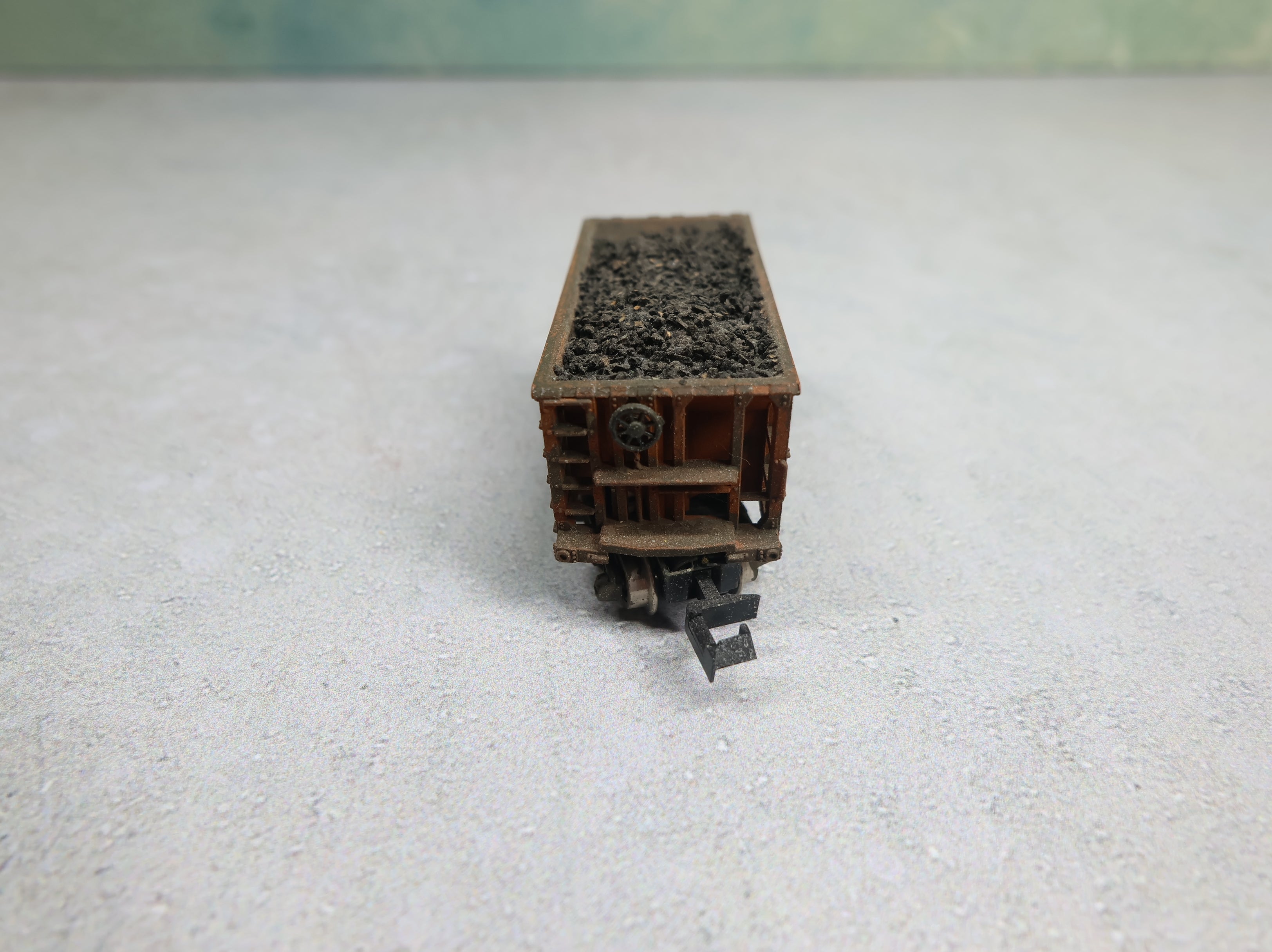 USED Atlas N Scale Ore Car Bessemer & Lake Erie B&LE #20090 Weathered w/ Custom Load