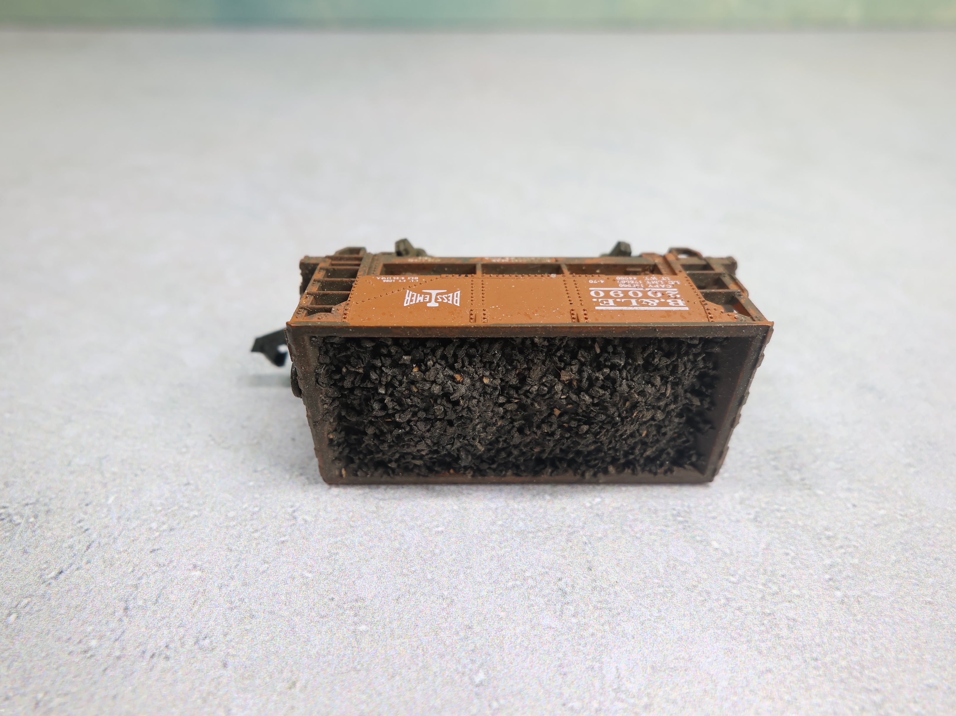 USED Atlas N Scale Ore Car Bessemer & Lake Erie B&LE #20090 Weathered w/ Custom Load