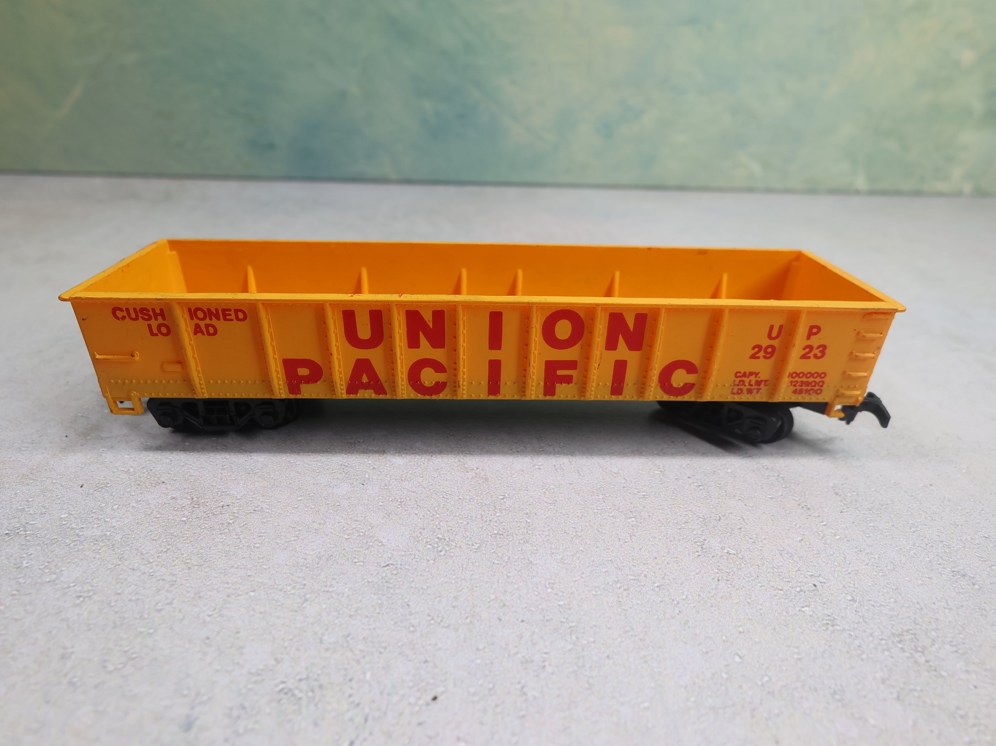USED HO Scale 40' Gondola Union Pacific UP #2923