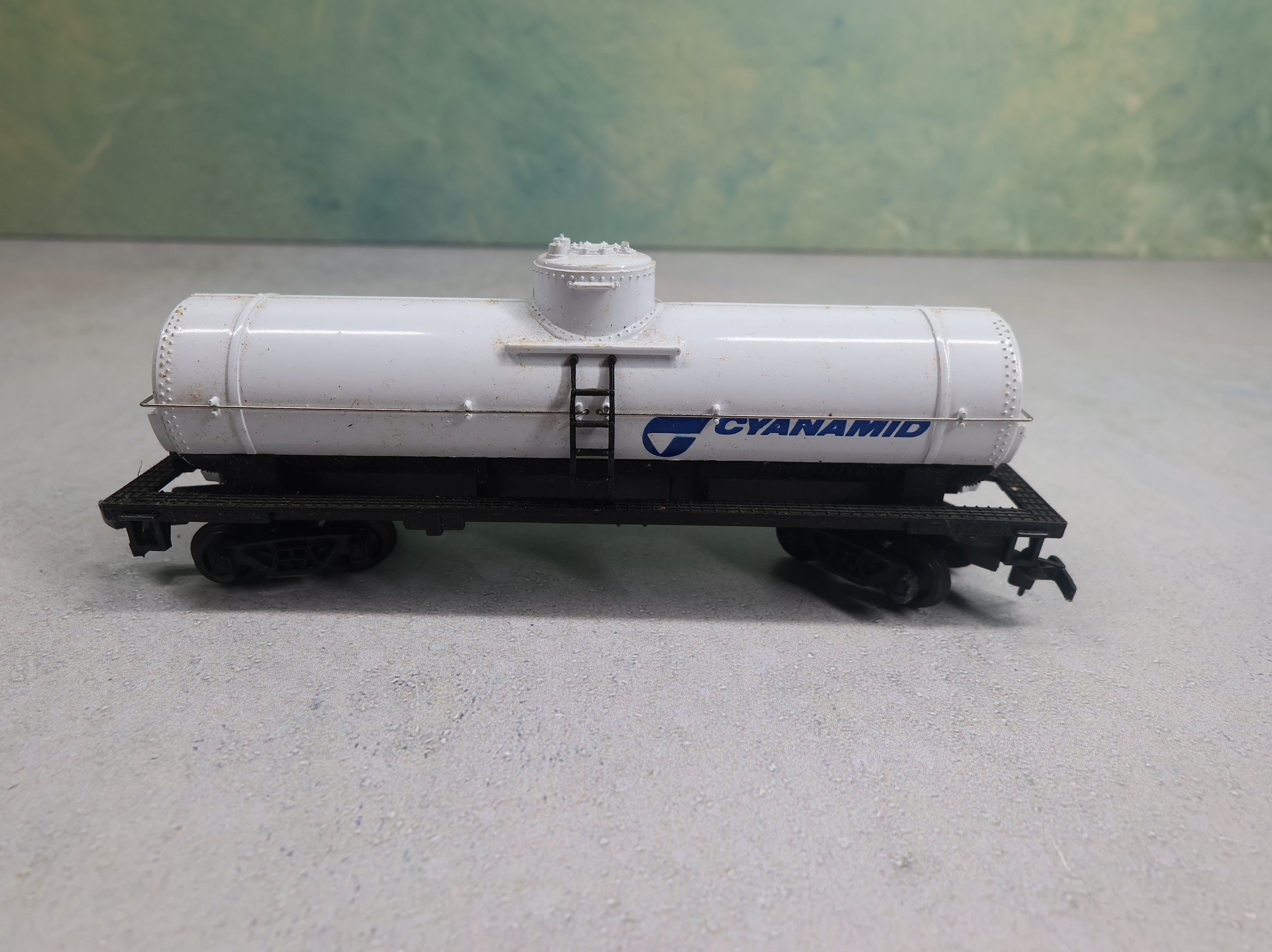 USED Bachmann HO Scale Single Dome Tank Car Cyanamid