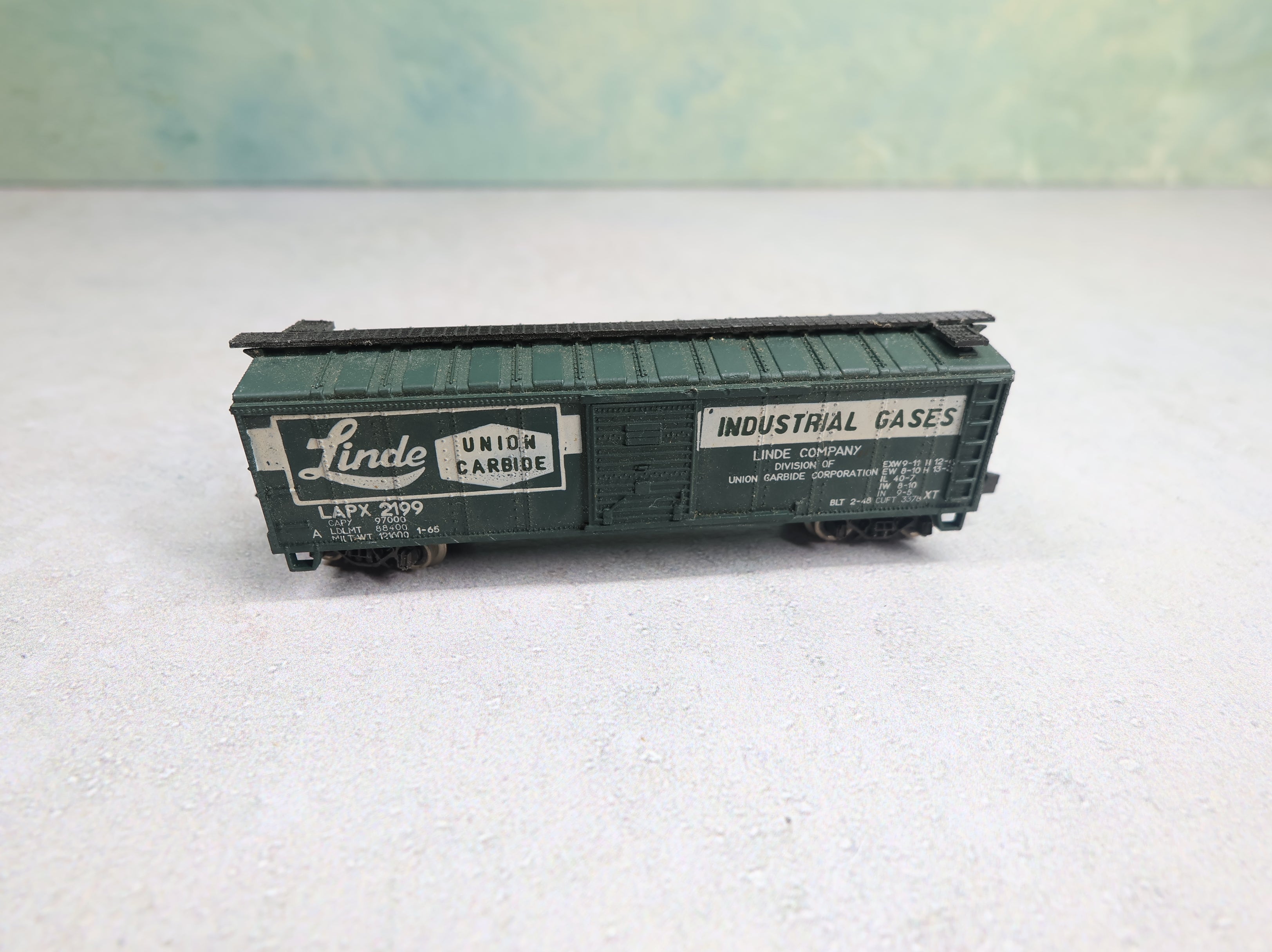 USED Atlas N Scale 40' Box Car Linde Union Carbide LAPX #2199