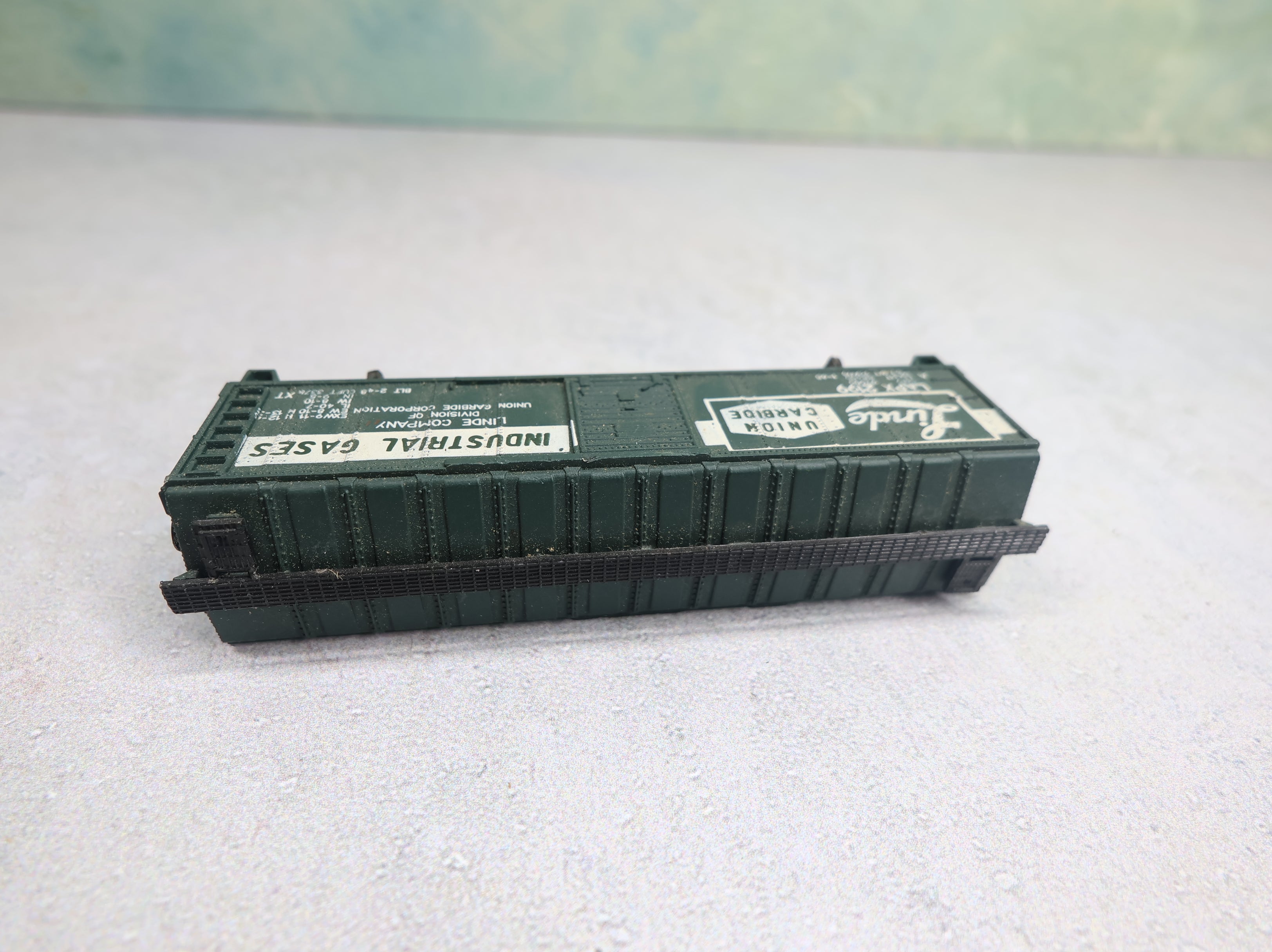 USED Atlas N Scale 40' Box Car Linde Union Carbide LAPX #2199