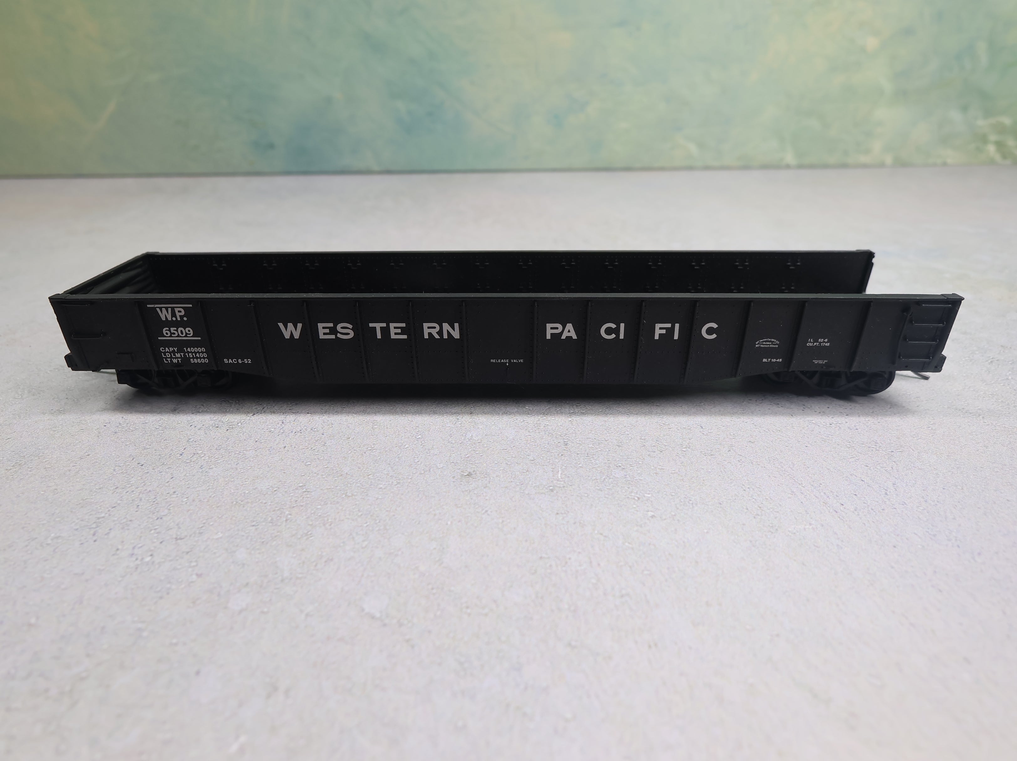 USED Life-Like HO Scale 52' 6" Drop End Mill Gondola Western Pacific WP #6567 Proto 2000