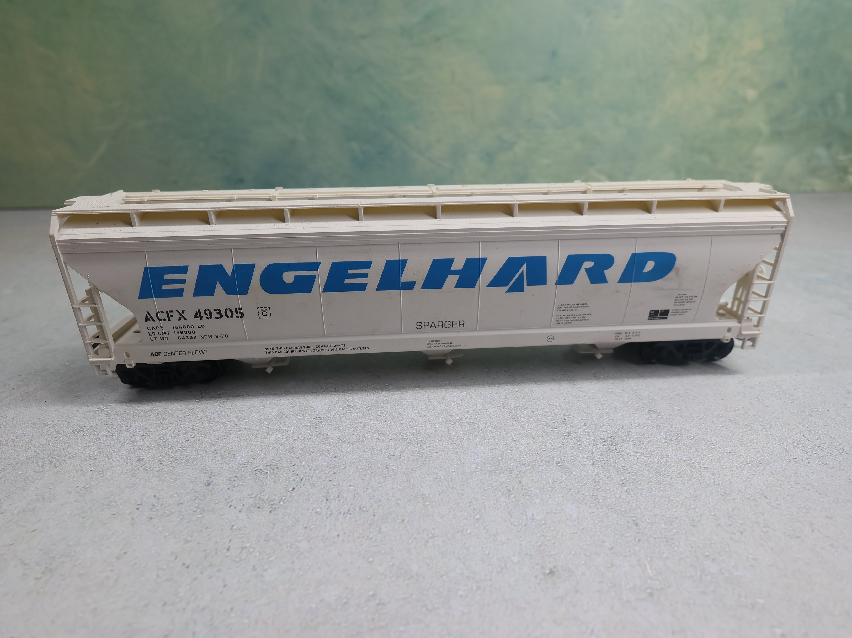 USED Accurail HO Scale 3 Bay ACF Center Flow Hopper Engelhard ACFX #49305