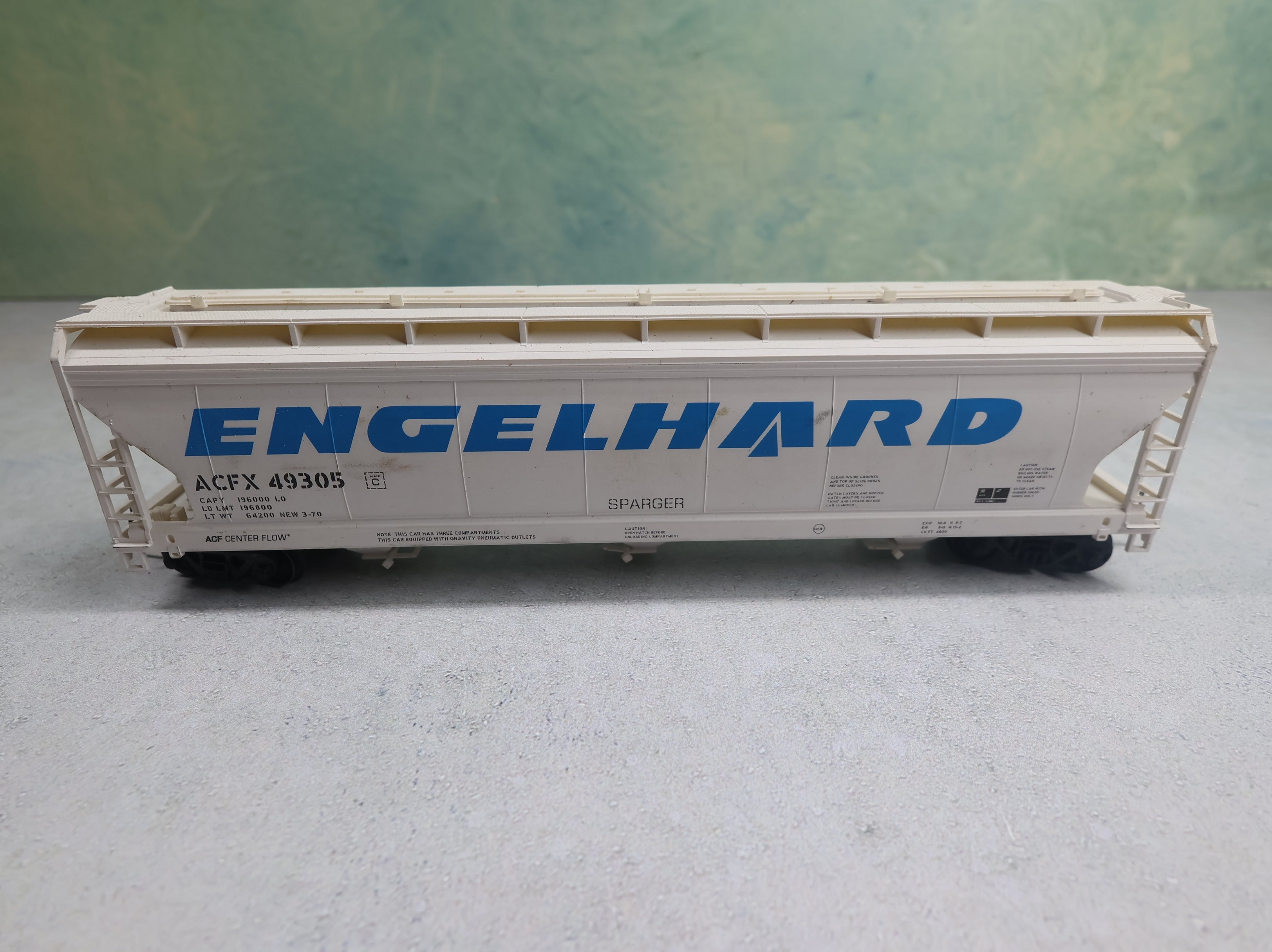 USED Accurail HO Scale 3 Bay ACF Center Flow Hopper Engelhard ACFX #49305